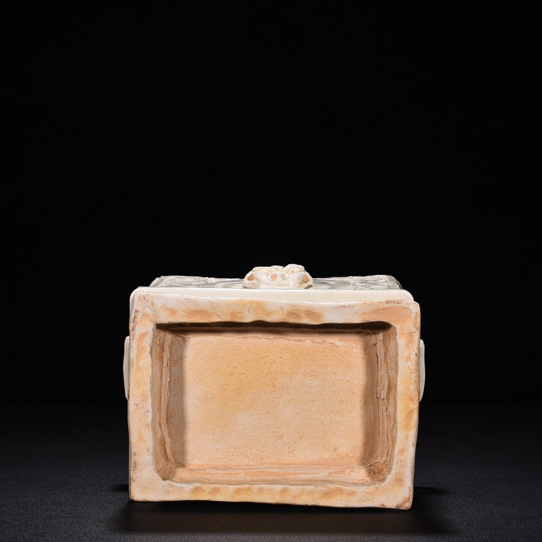 Song Dynasty Ding kiln carved flower and dragon pattern food box