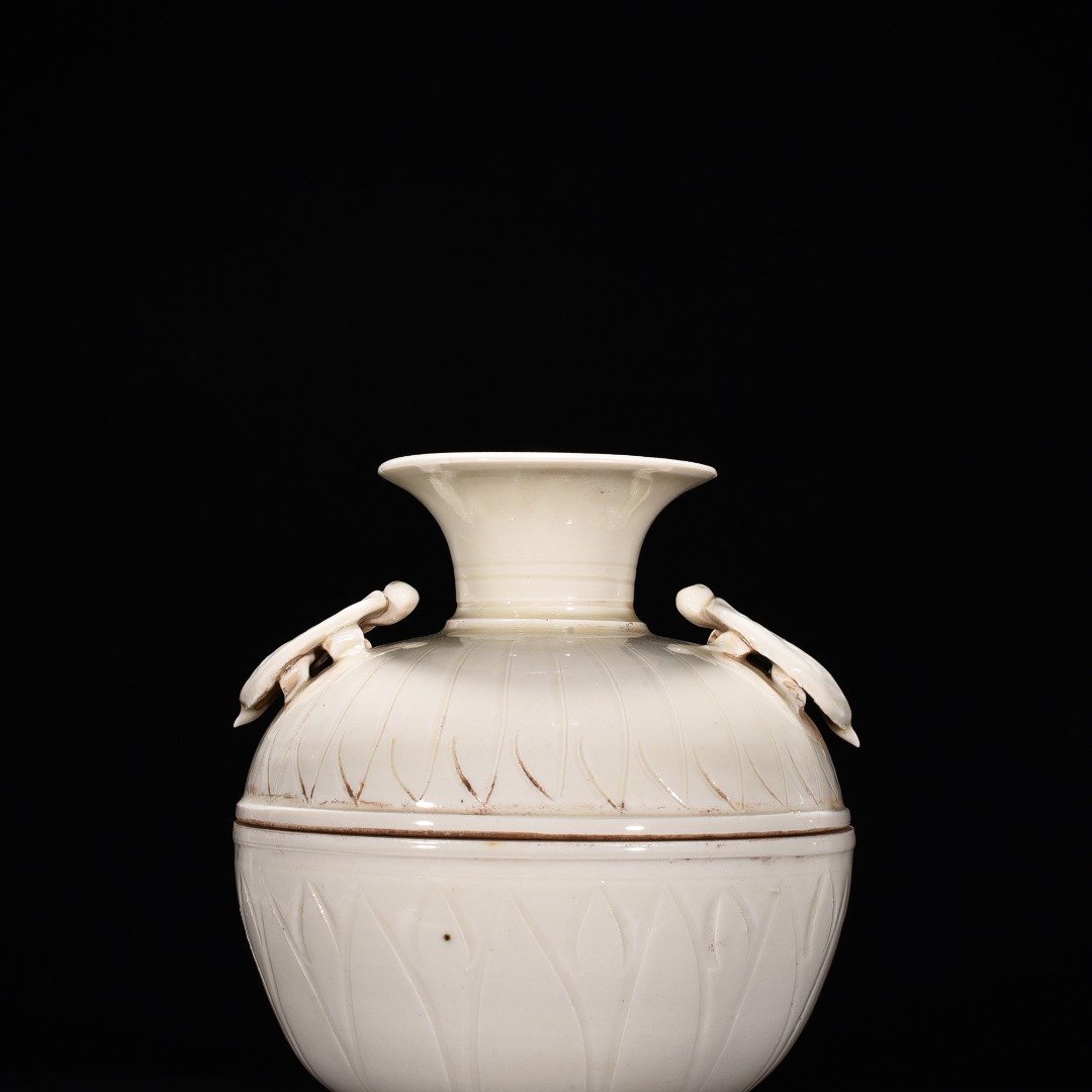 Song Dynasty Ding kiln carved banana leaf pattern beans