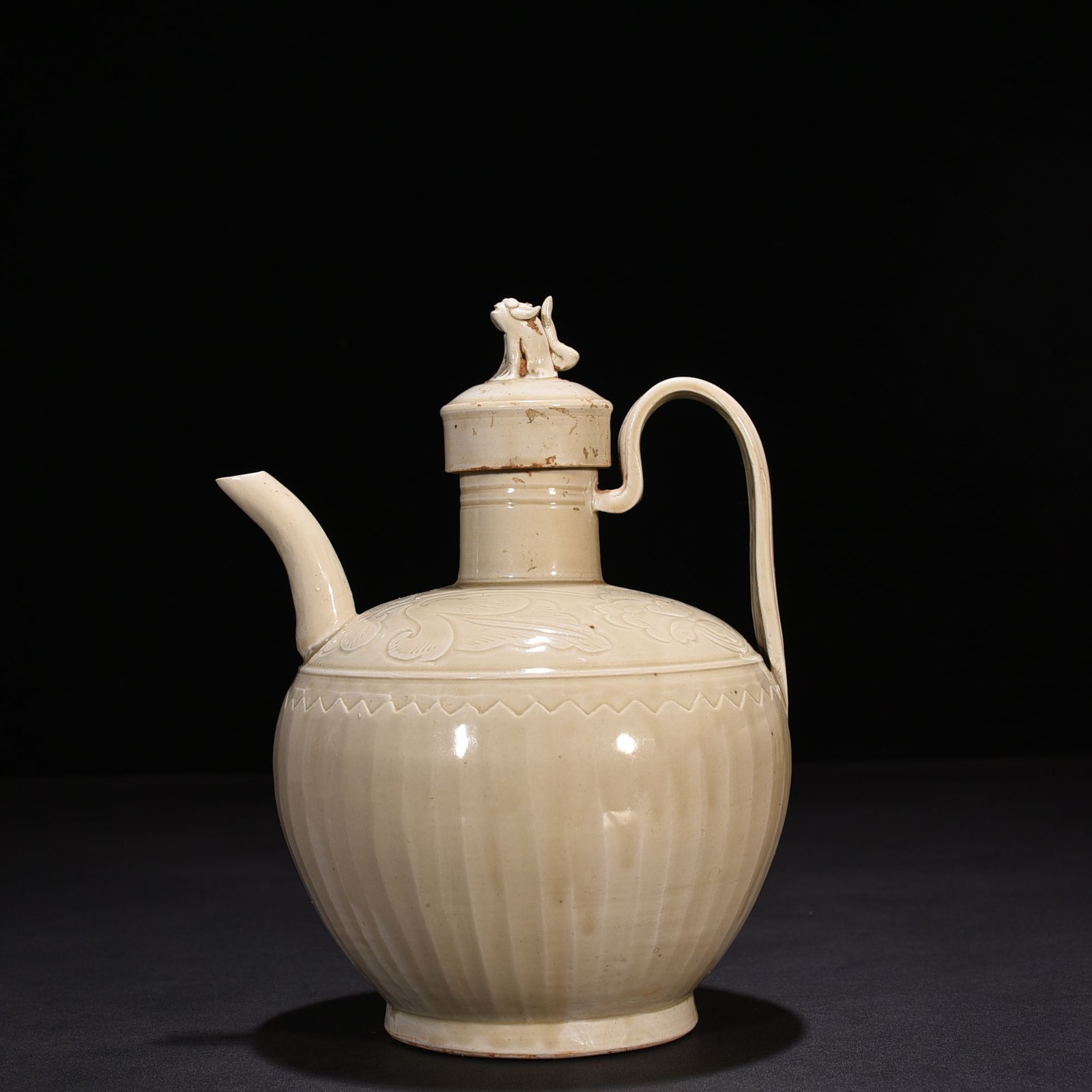 Song Dynasty Ding Kiln carved banana leaf and flower pattern ewer