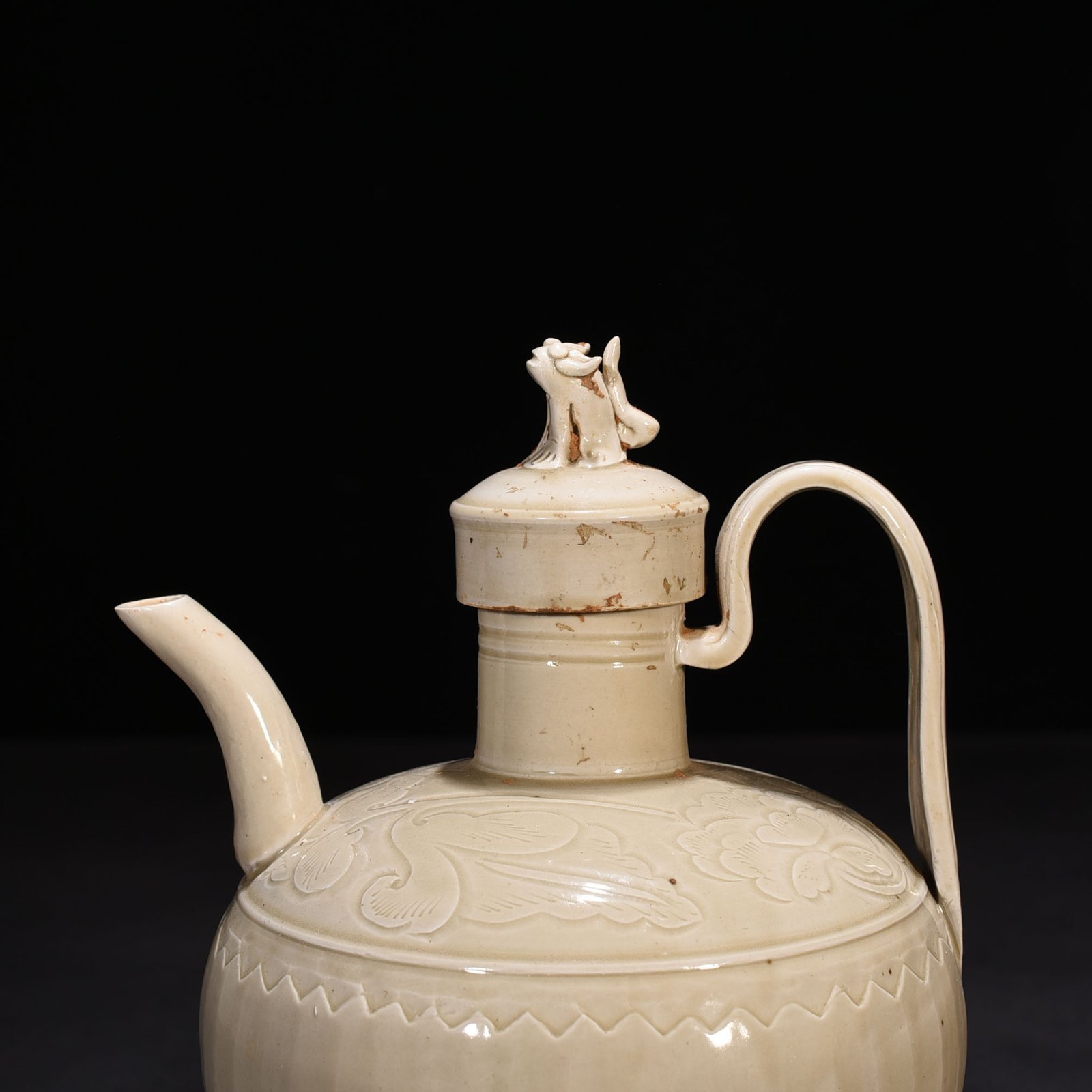 Song Dynasty Ding Kiln carved banana leaf and flower pattern ewer