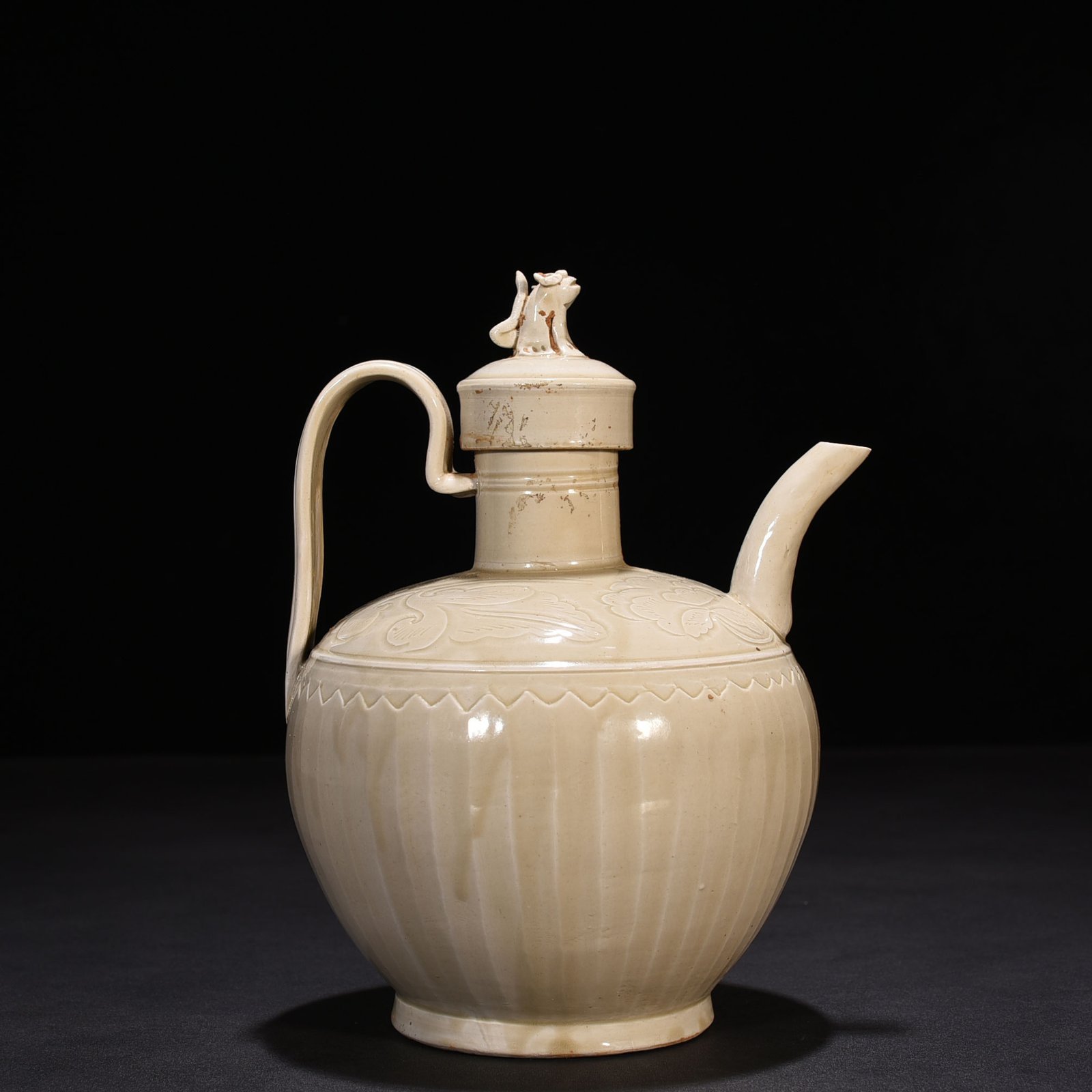 Song Dynasty Ding Kiln carved banana leaf and flower pattern ewer