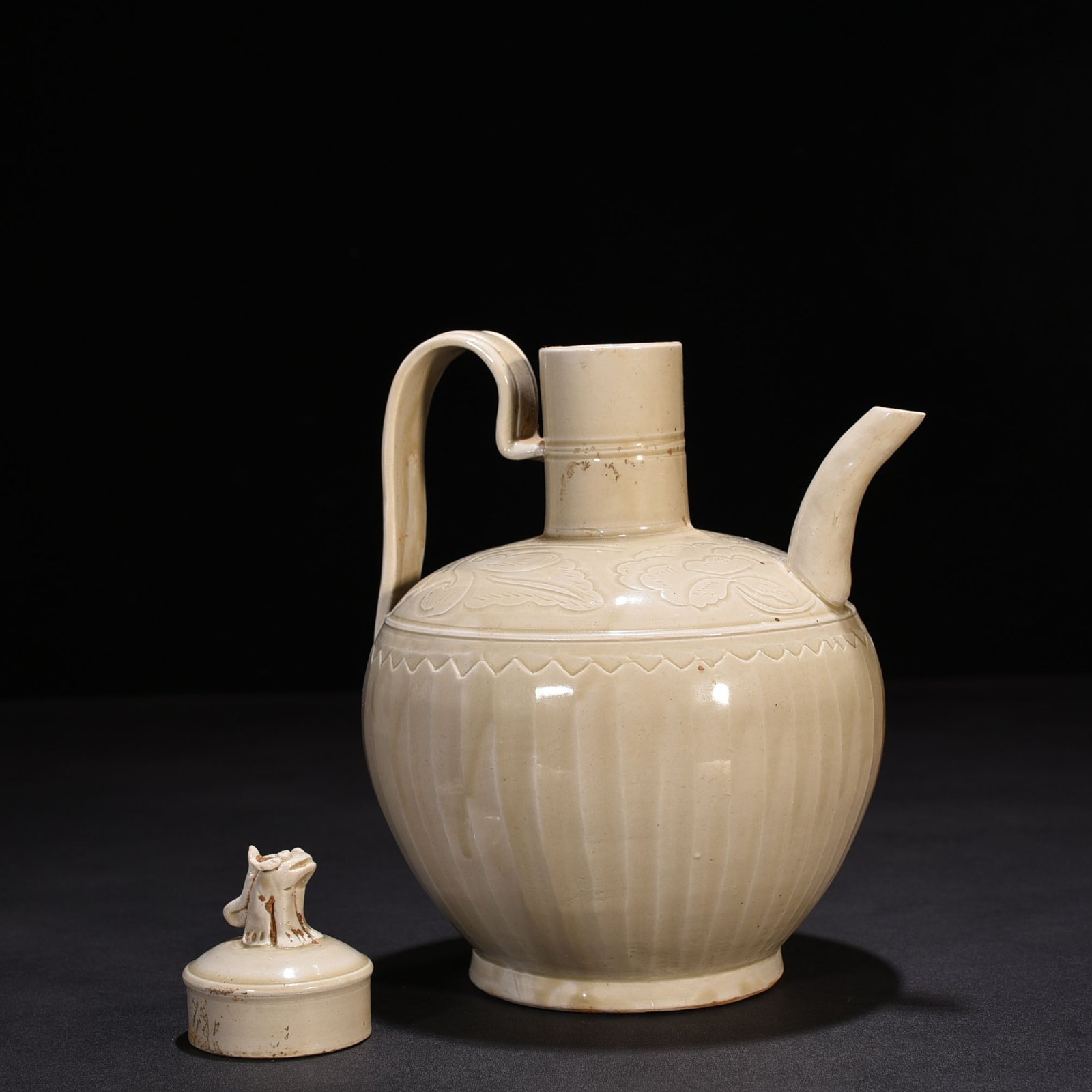 Song Dynasty Ding Kiln carved banana leaf and flower pattern ewer