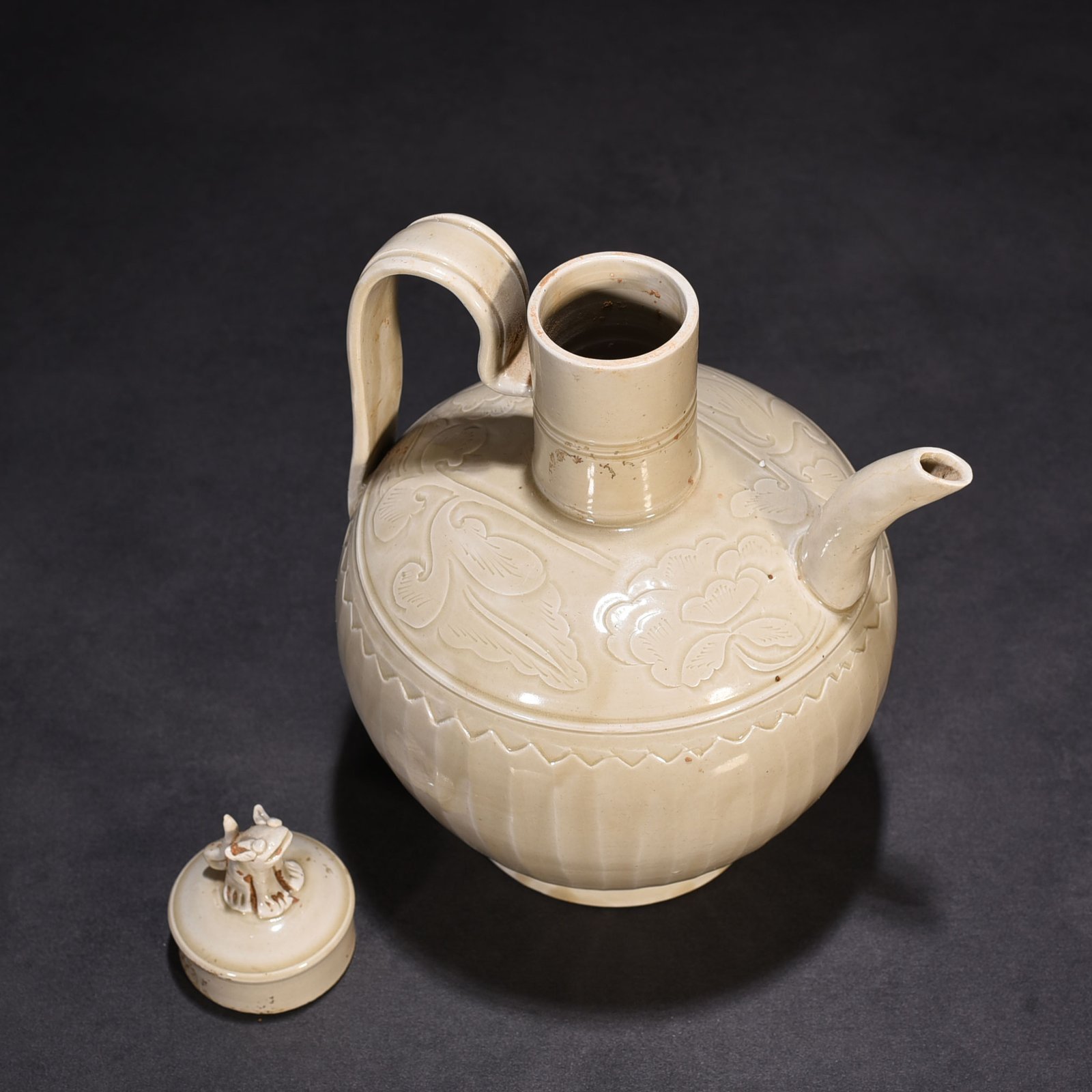 Song Dynasty Ding Kiln carved banana leaf and flower pattern ewer