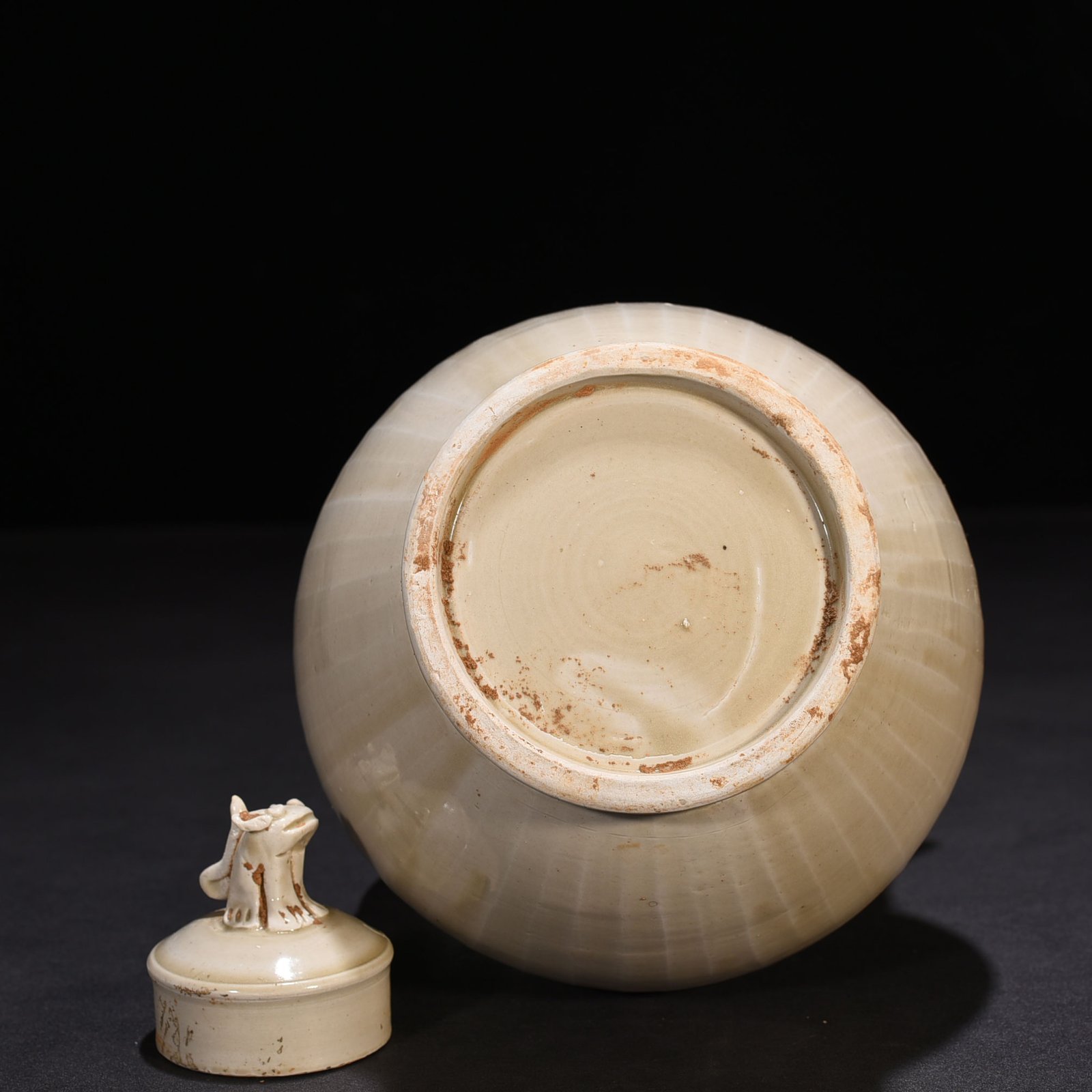 Song Dynasty Ding Kiln carved banana leaf and flower pattern ewer