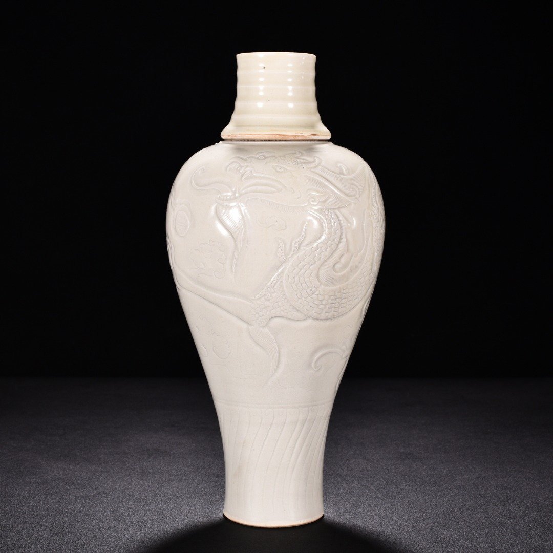 Song Dynasty Ding kiln carved plum vase with dragon pattern and lid