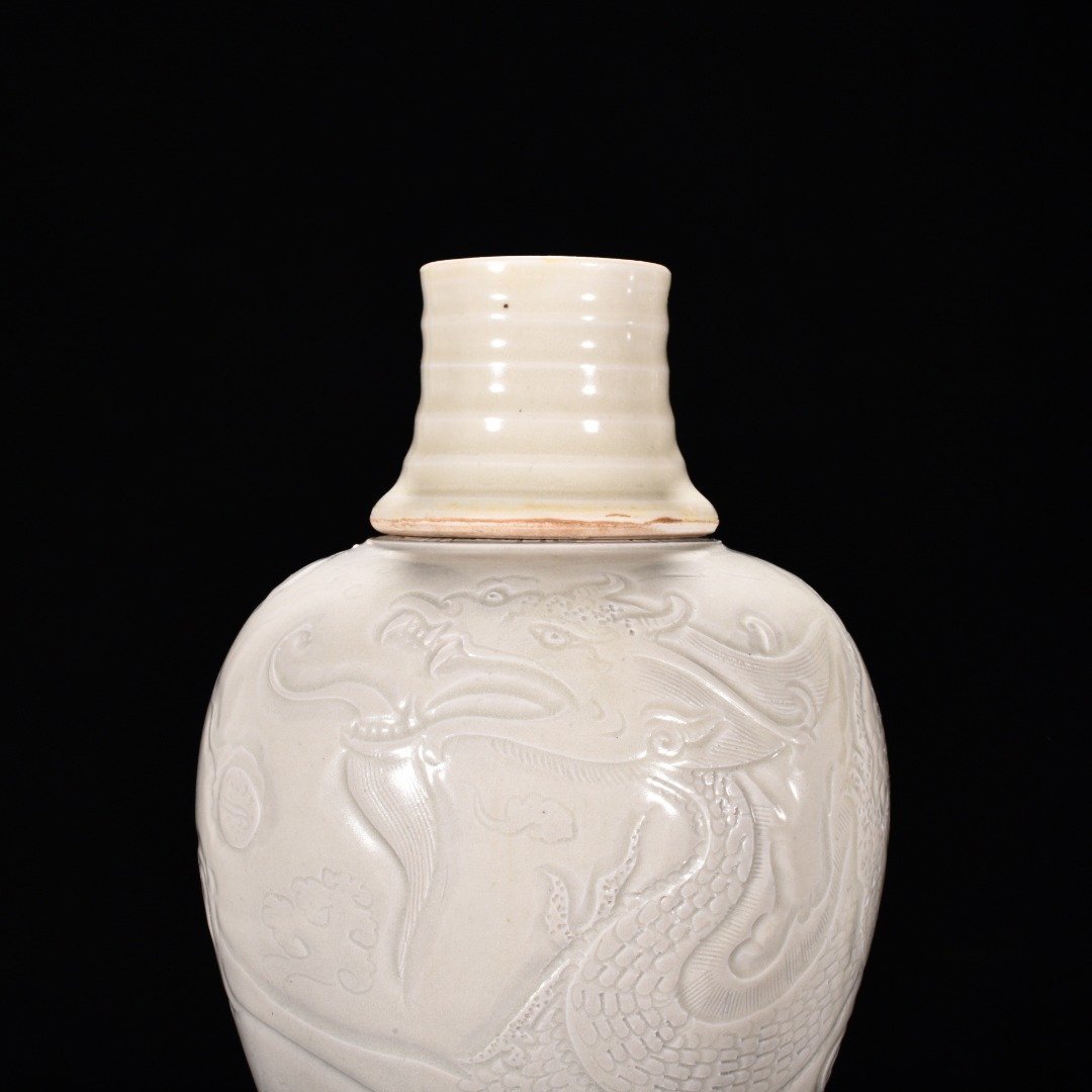 Song Dynasty Ding kiln carved plum vase with dragon pattern and lid
