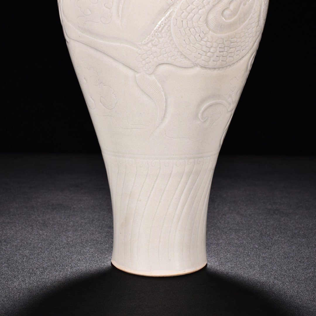 Song Dynasty Ding kiln carved plum vase with dragon pattern and lid
