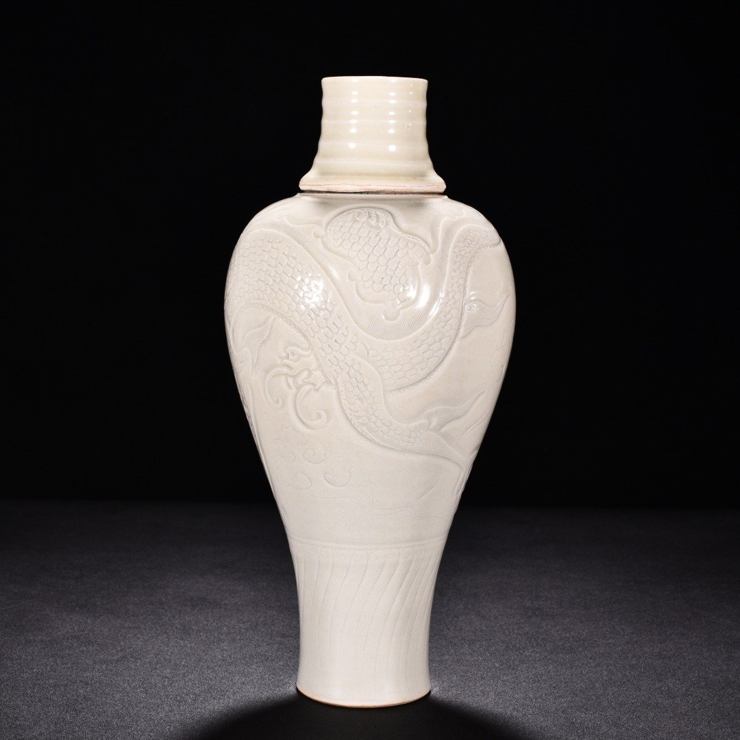 Song Dynasty Ding kiln carved plum vase with dragon pattern and lid