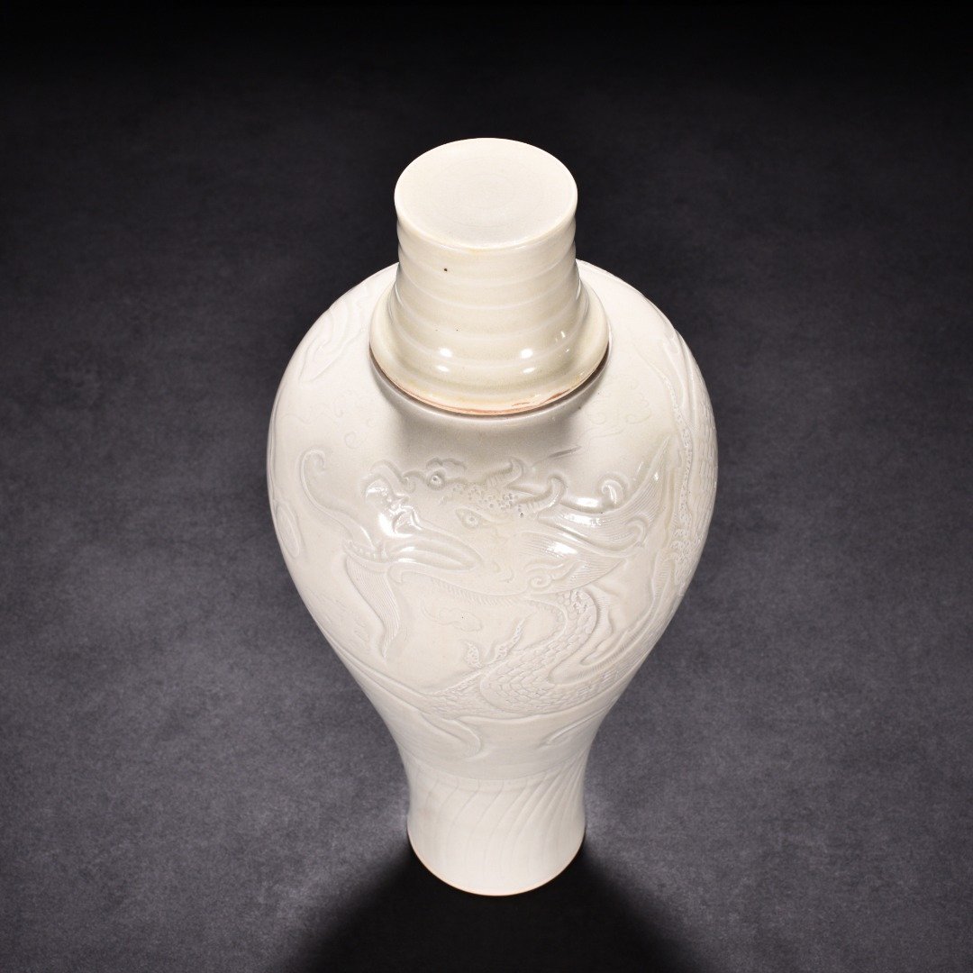 Song Dynasty Ding kiln carved plum vase with dragon pattern and lid