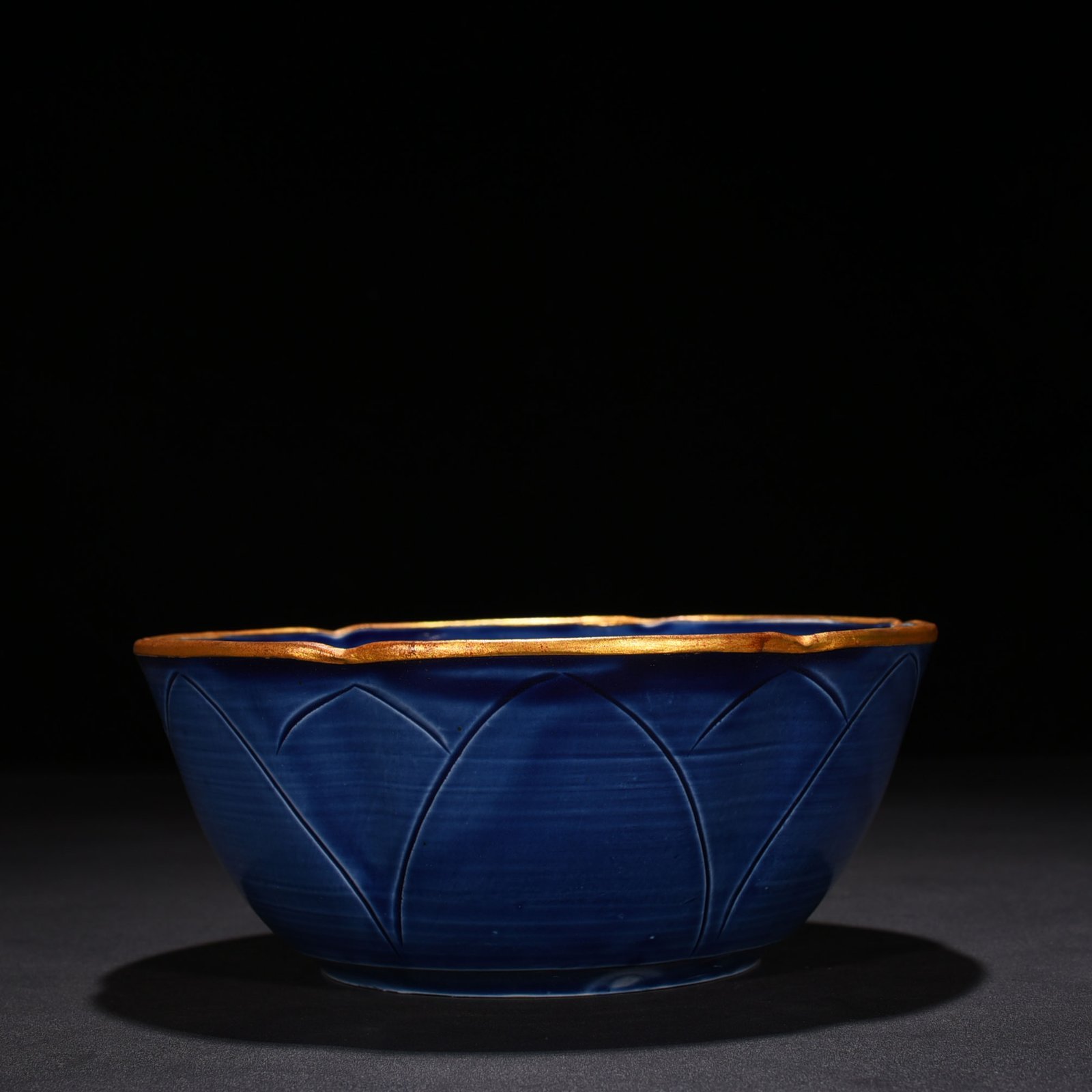 Song Dynasty Ding kiln official style blue glaze engraved dragon and phoenix bowl