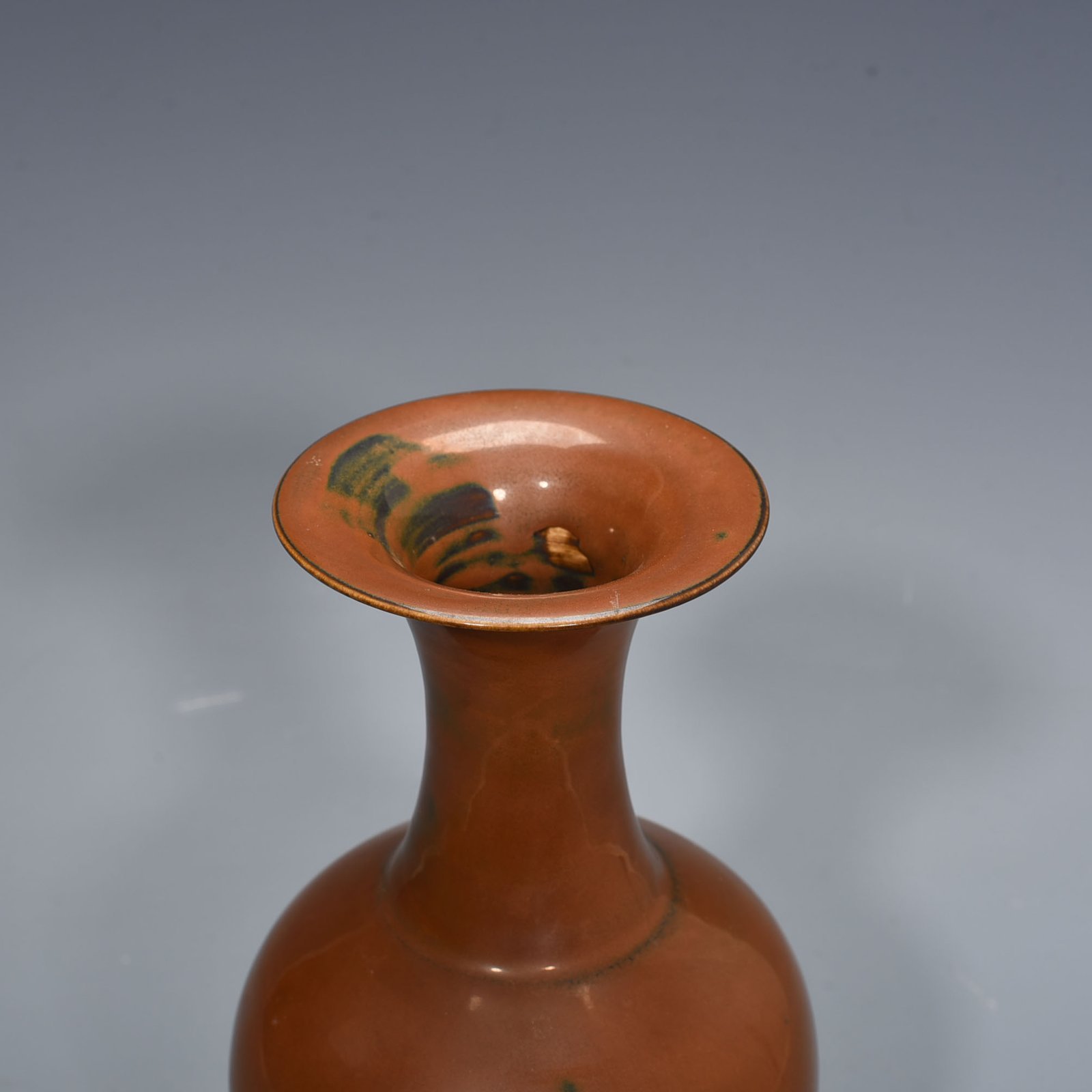 Song Dynasty Ding kiln Shangshi Bureau style purple Ding glaze vase