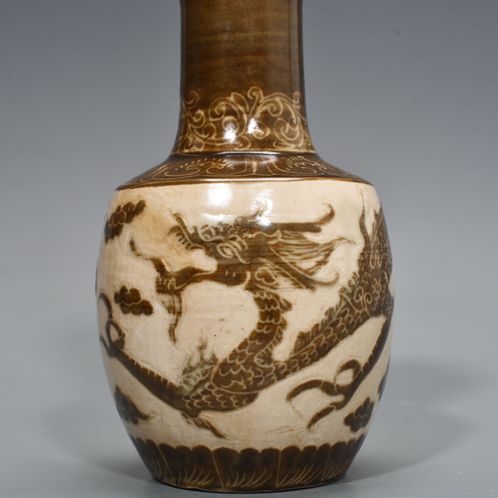 Song Dynasty Ding kiln Shang Shi Bureau model brown color engraved bottle