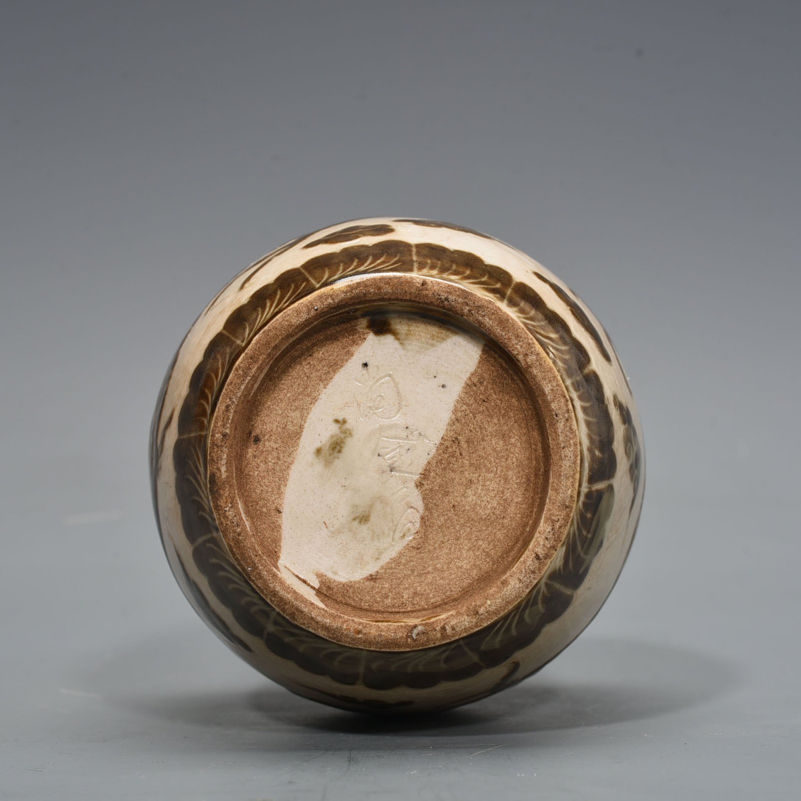Song Dynasty Ding kiln Shang Shi Bureau model brown color engraved bottle
