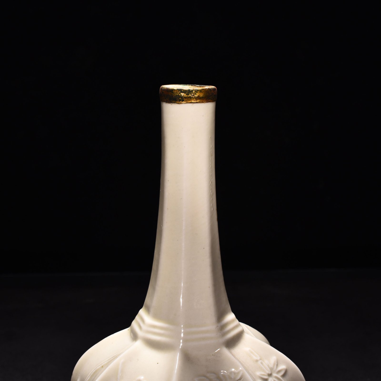 Song Dynasty Ding kiln plum orchid bamboo and chrysanthemum eight-sided pure vase