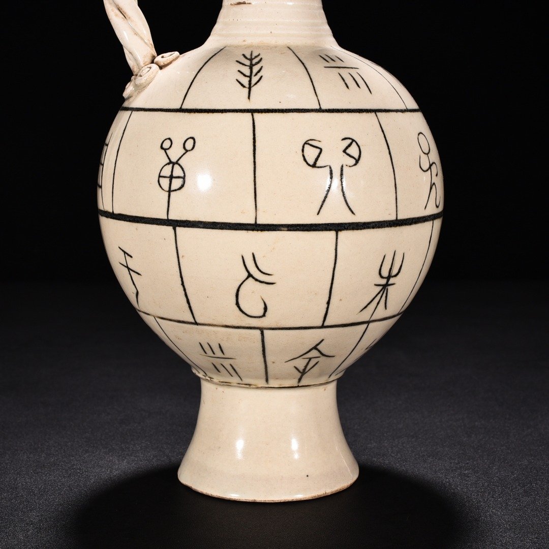Song Dynasty Ding kiln oracle bone inscription eagle head pot
