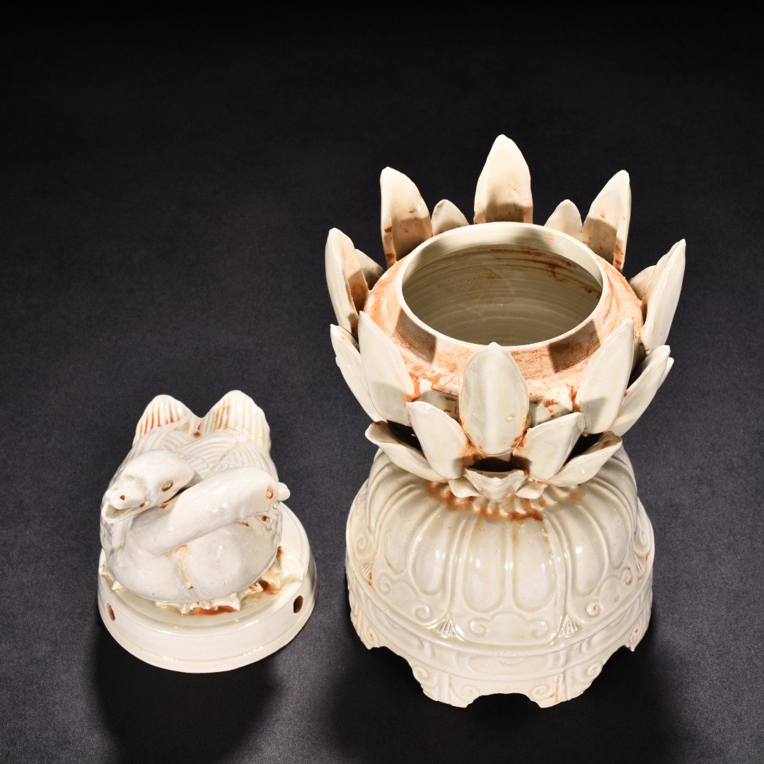 Song Dynasty Ding kiln white porcelain smoker