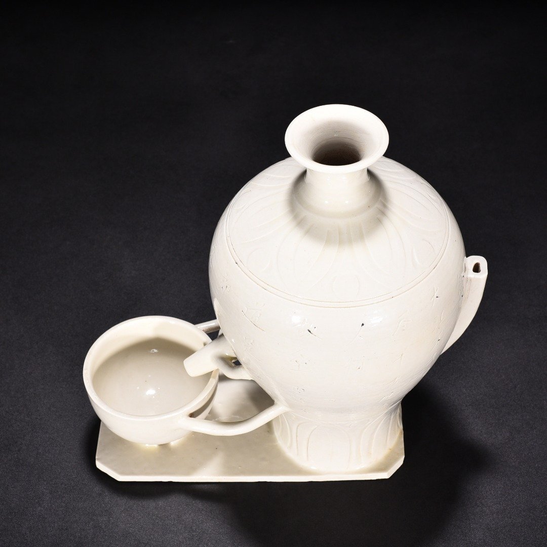 Song Dynasty Ding Kiln Niannujiao pot