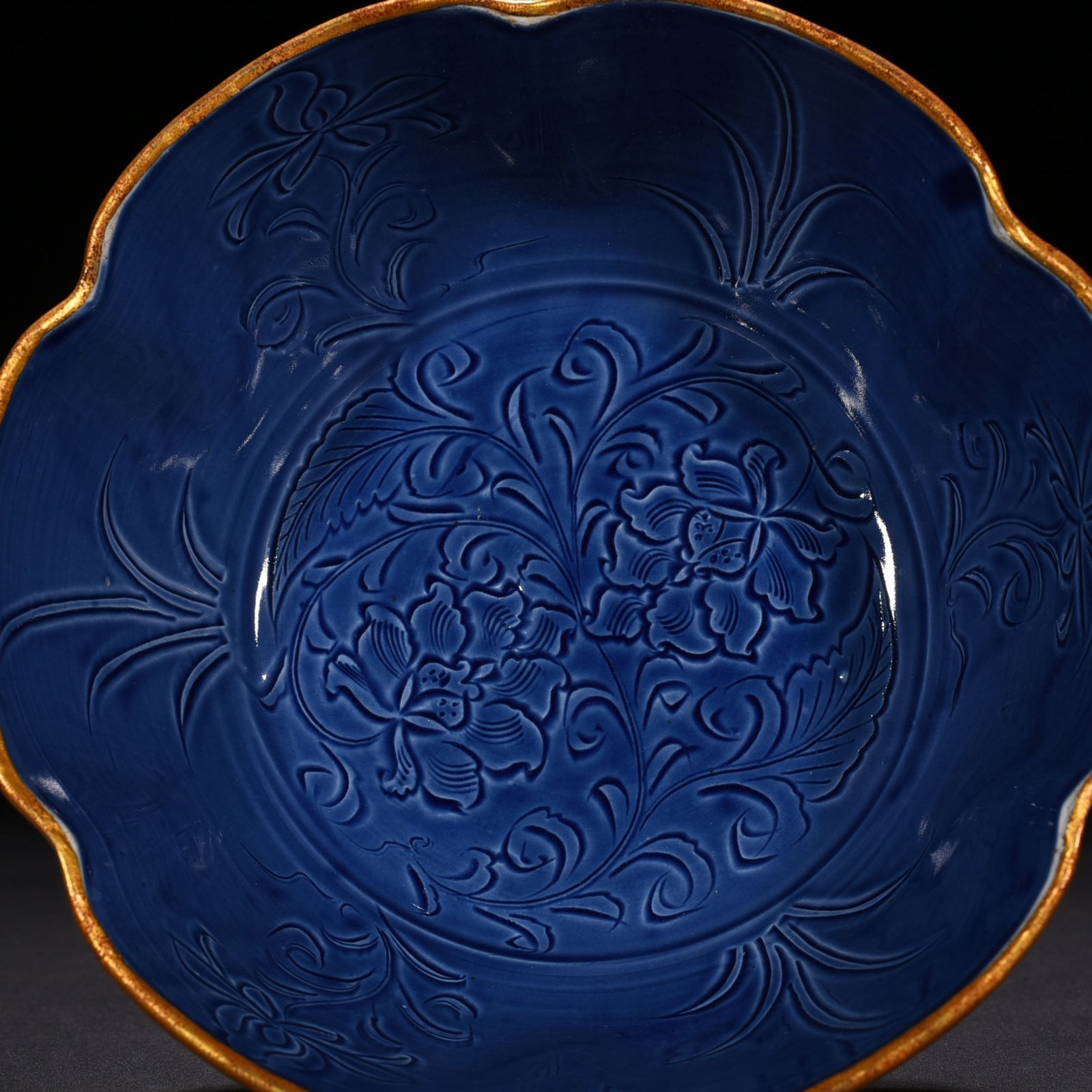 Song Dynasty Ding Kiln blue glaze engraved flower pattern sunflower mouth bowl