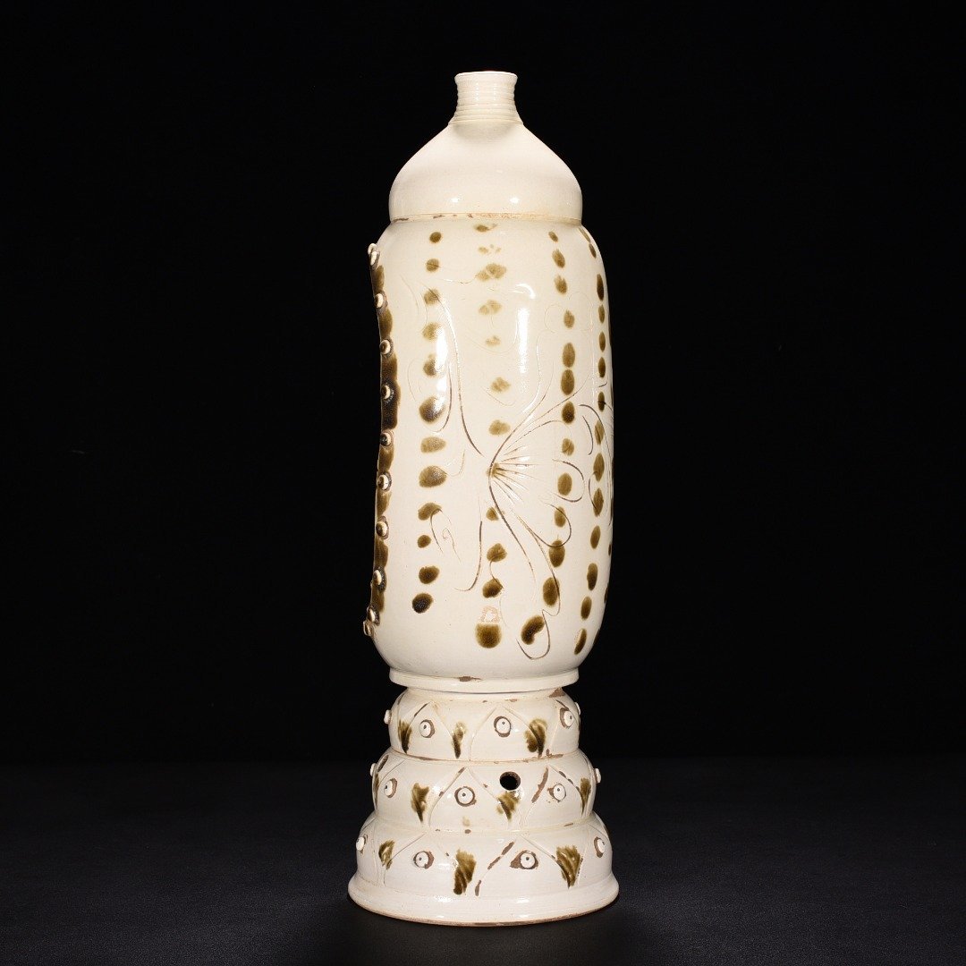 Song Dynasty Ding kiln brown color carved flower pattern Buddhist niche