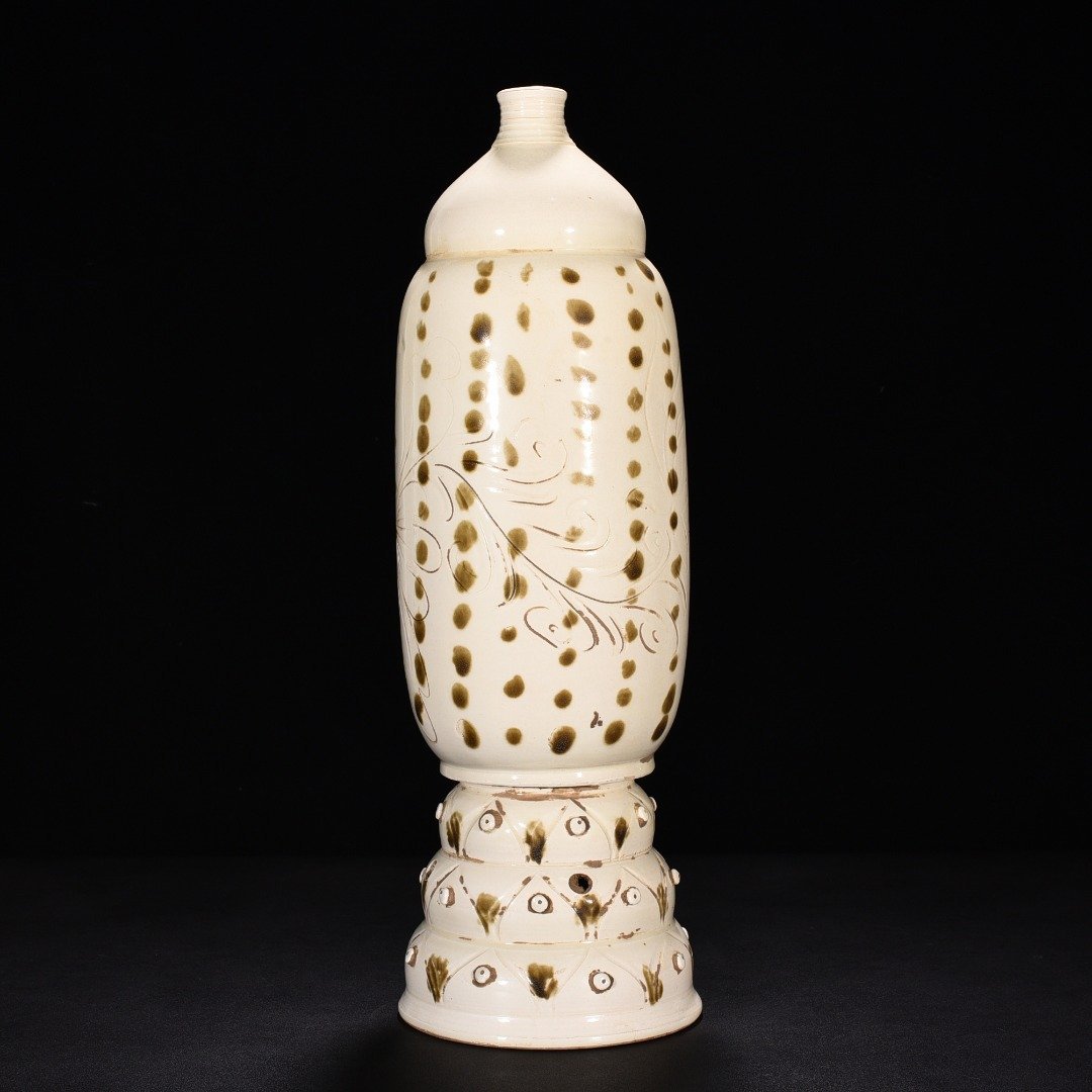 Song Dynasty Ding kiln brown color carved flower pattern Buddhist niche