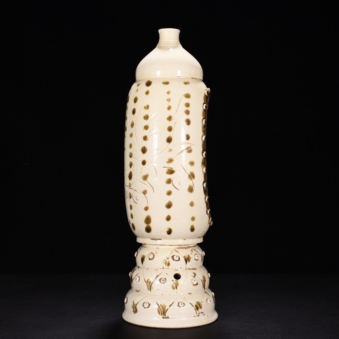 Song Dynasty Ding kiln brown color carved flower pattern Buddhist niche