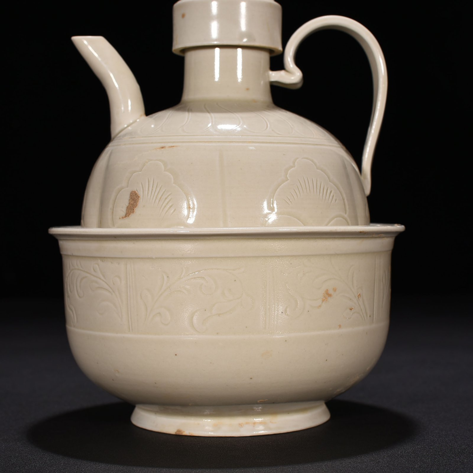 Song Dynasty Ding kiln carved flower pattern wine jug