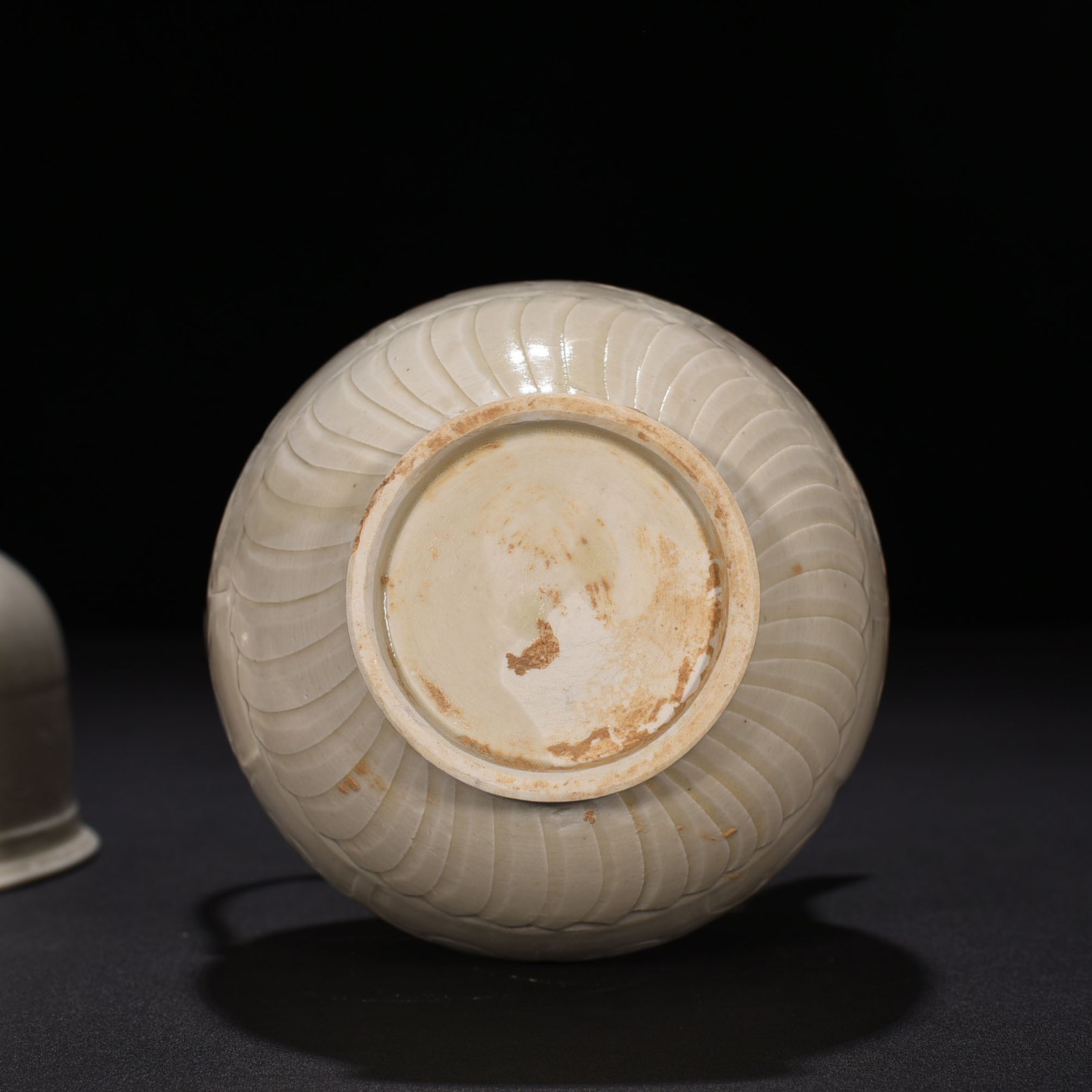 Song Dynasty Ding kiln carved flower pattern wine jug