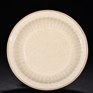 Song Dynasty Ding kiln fish and algae pattern folded edge wash
