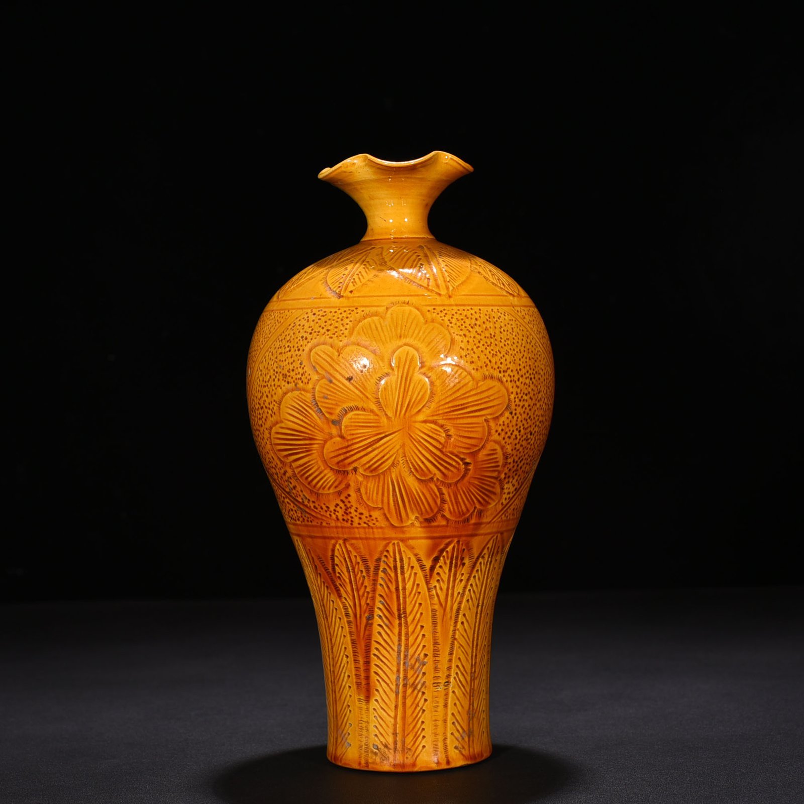 Song Dynasty Ding kiln yellow glaze engraved flower pattern plum vase
