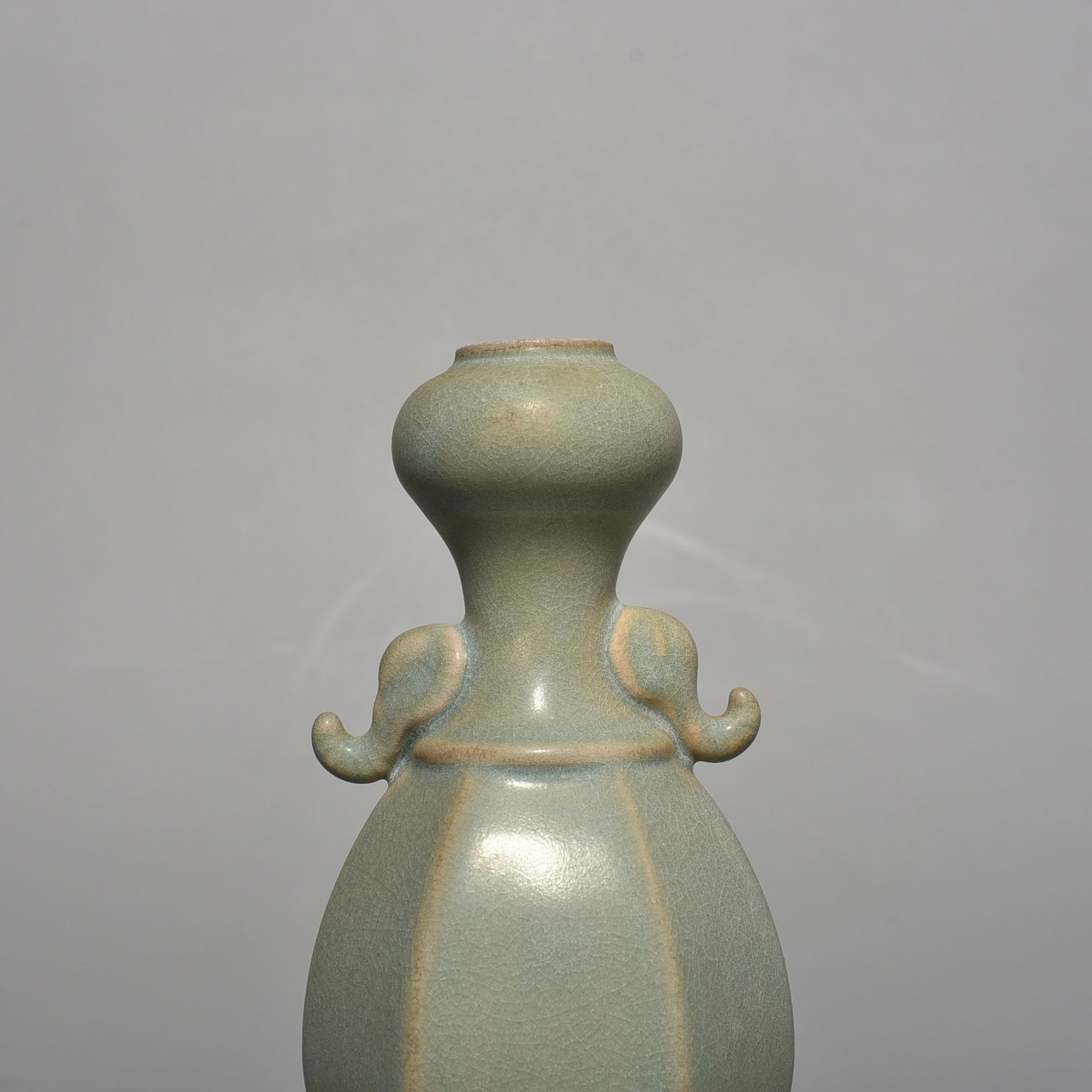 Song Dynasty Chongning first year model elephant ear garlic bottle