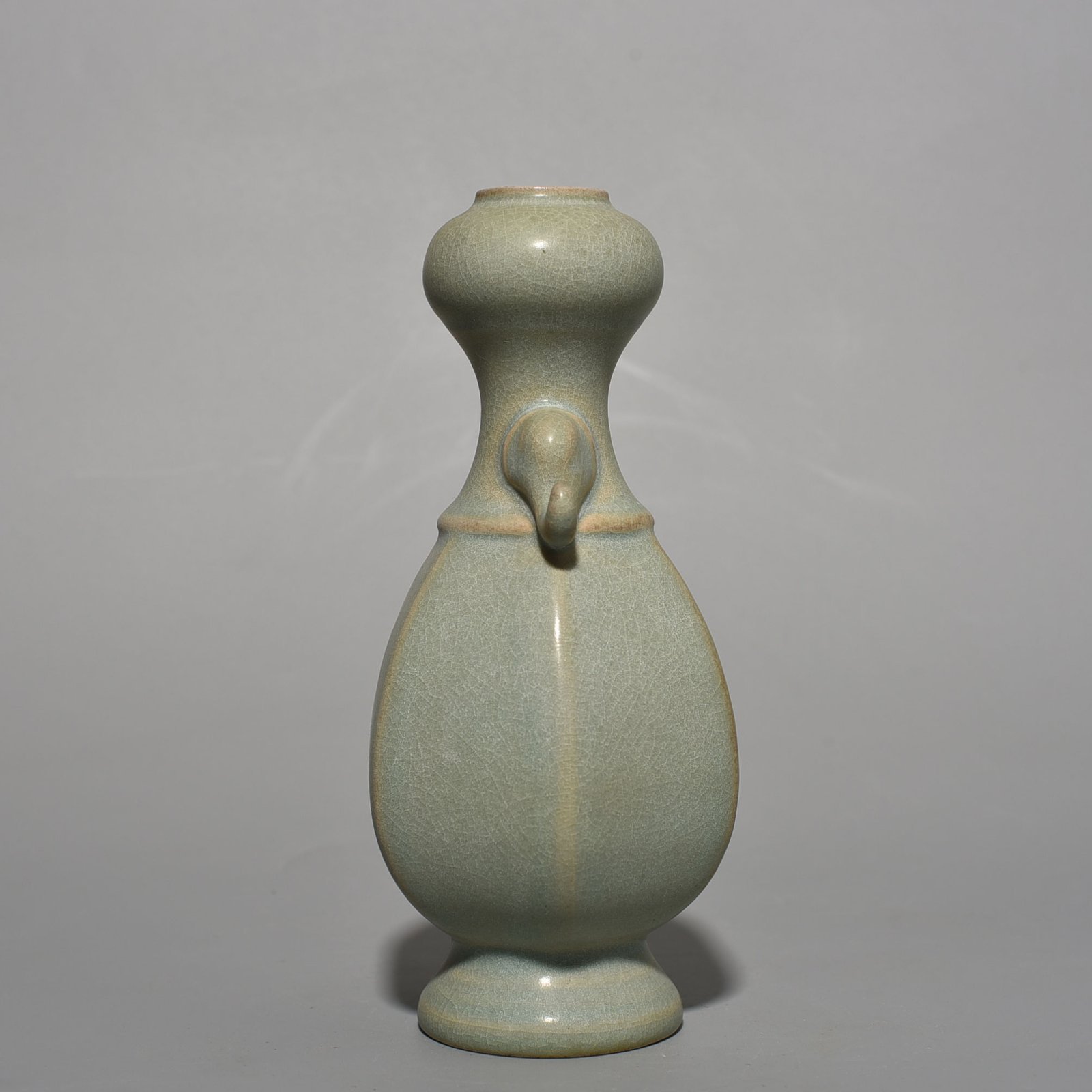 Song Dynasty Chongning first year model elephant ear garlic bottle