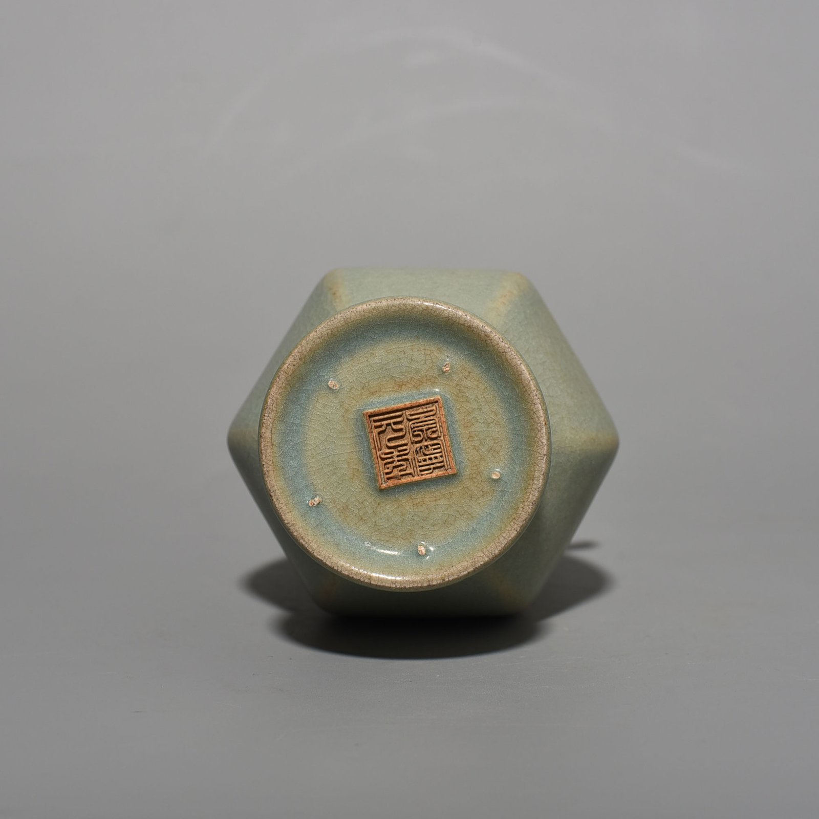 Song Dynasty Chongning first year model elephant ear garlic bottle