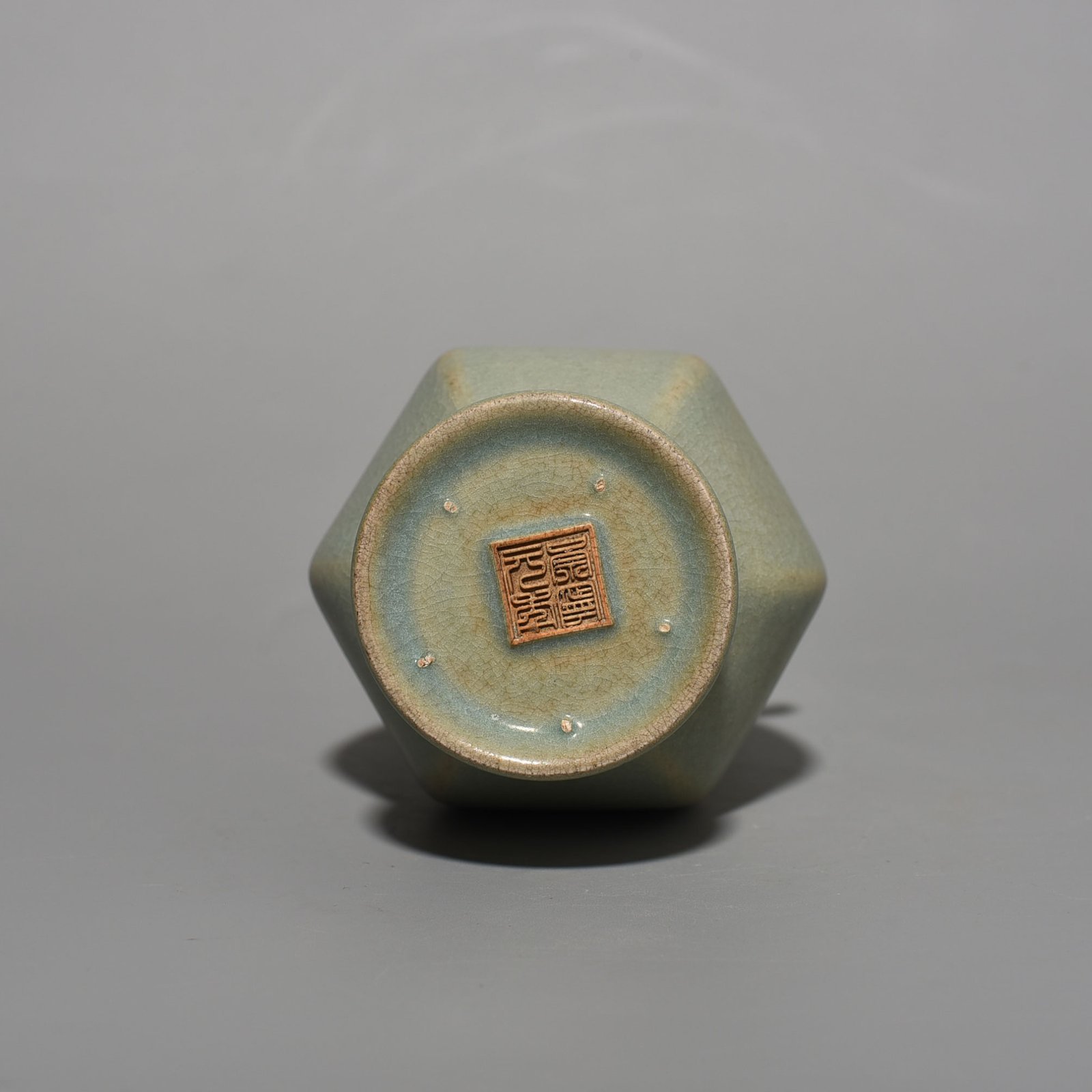 Song Dynasty Chongning first year model elephant ear garlic bottle