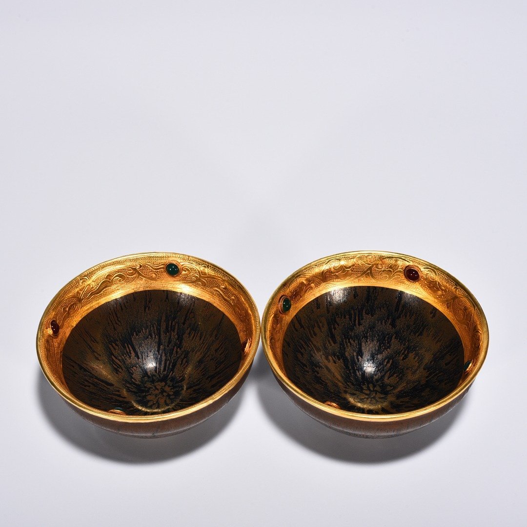 Song Dynasty Jianyao obsidian lamp engraved gilt inlaid with gems