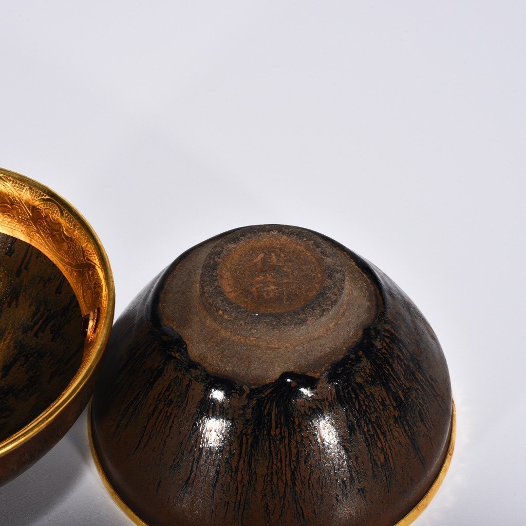 Song Dynasty Jianyao obsidian lamp engraved gilt inlaid with gems