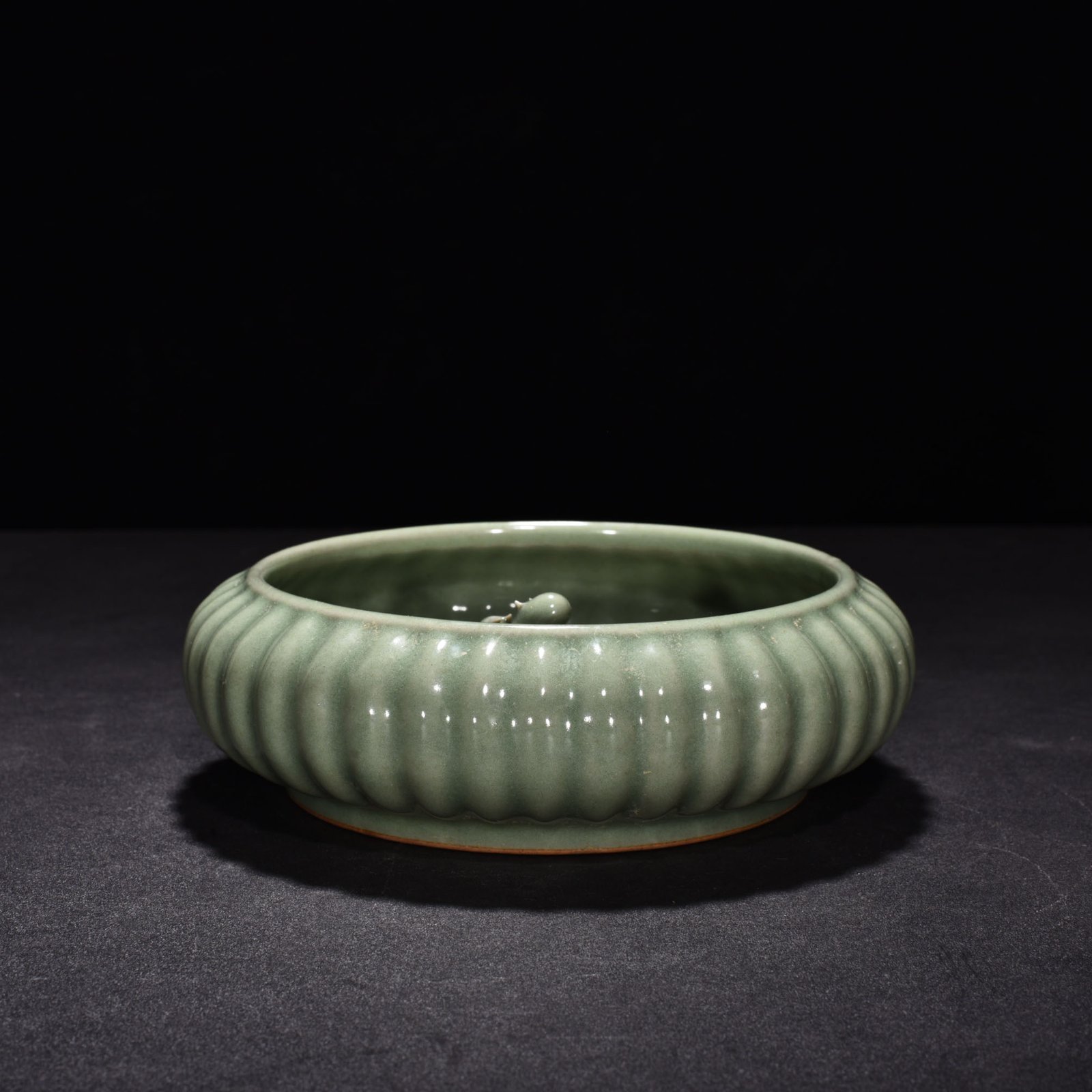 Song Dynasty plum celadon dragon wash