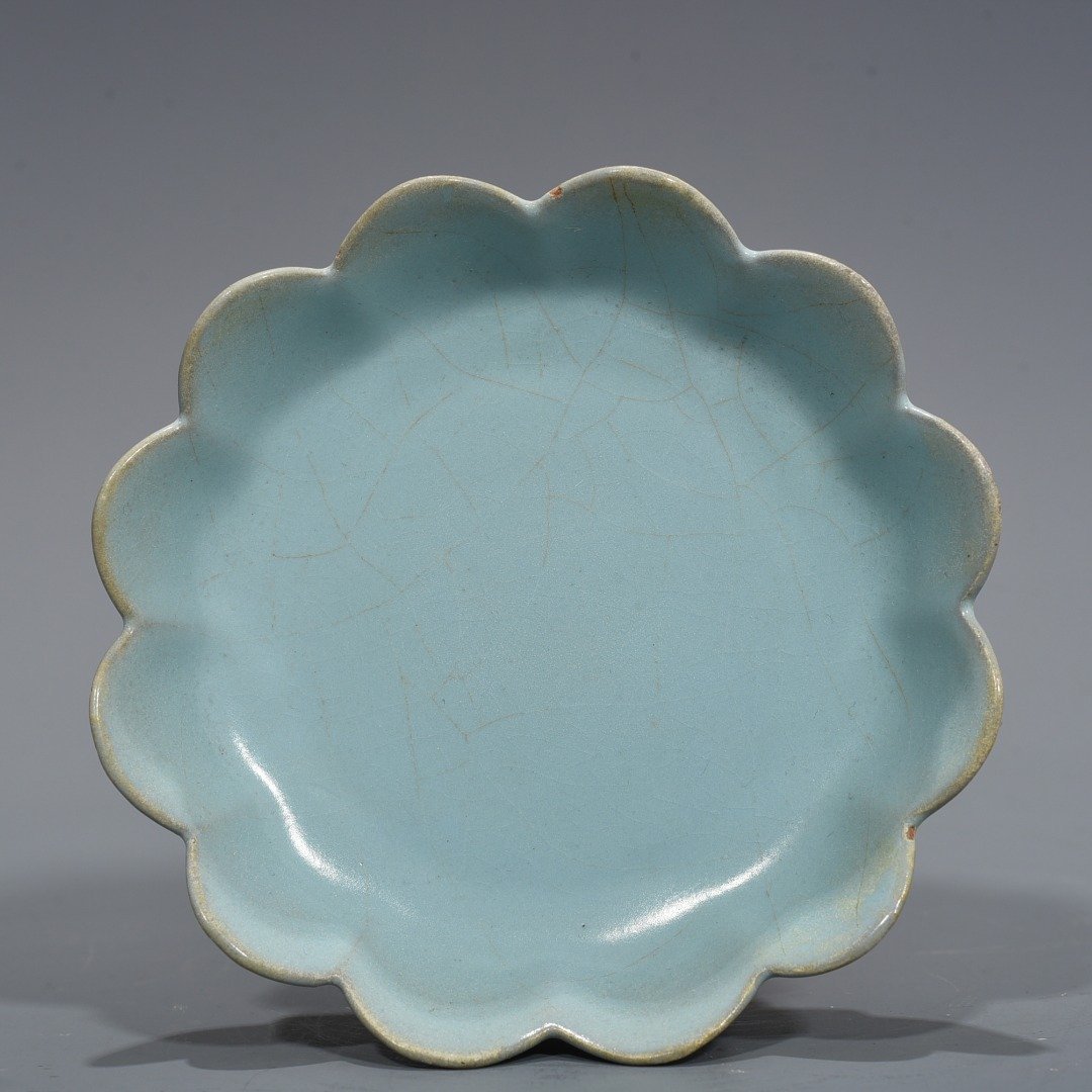 Song Dynasty Ru kiln Xiu Nei Si style azure glazed lotus plate