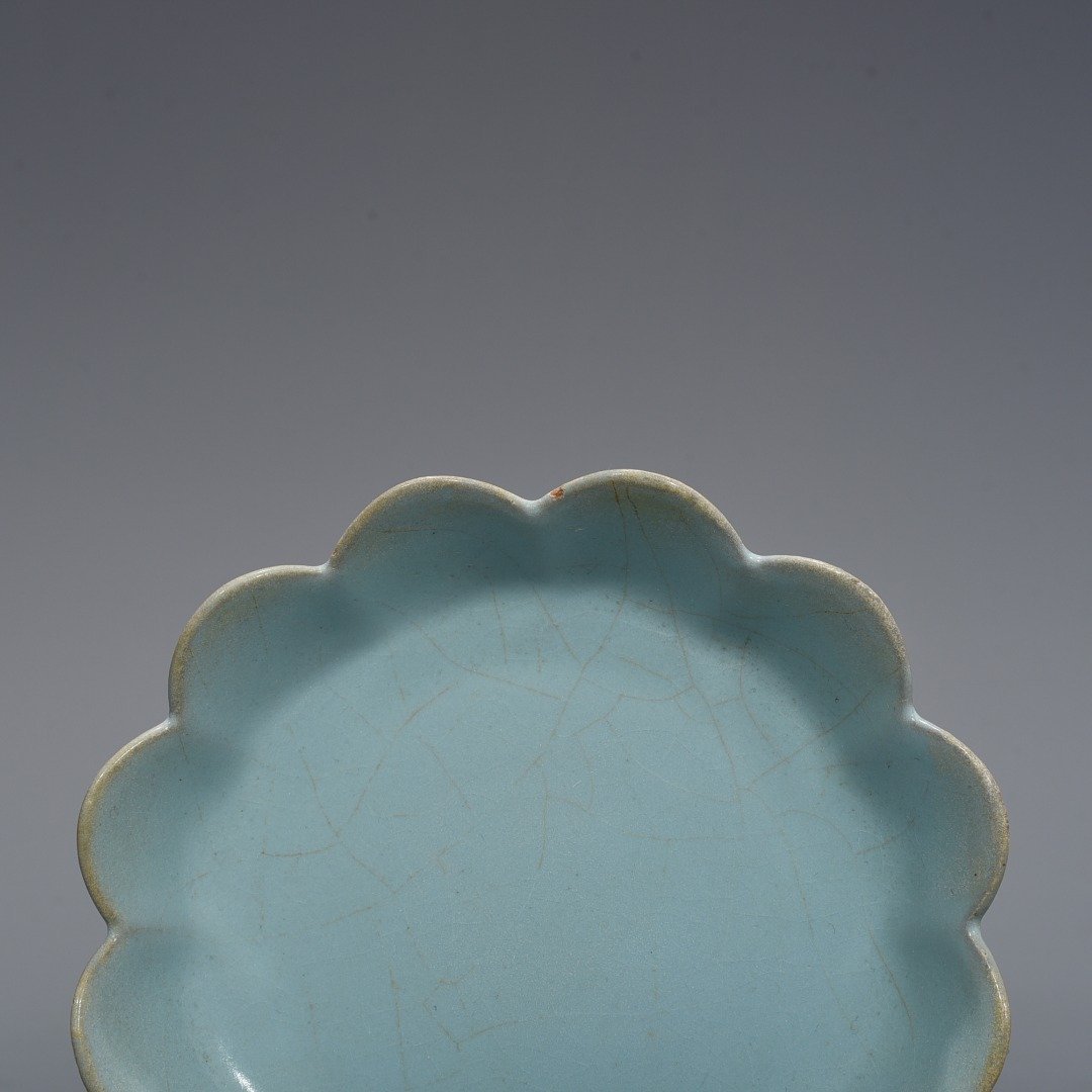 Song Dynasty Ru kiln Xiu Nei Si style azure glazed lotus plate