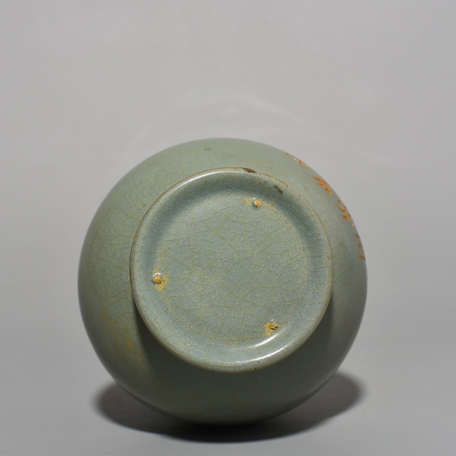 Song Dynasty Ru kiln long-necked bottle with imperial inscription