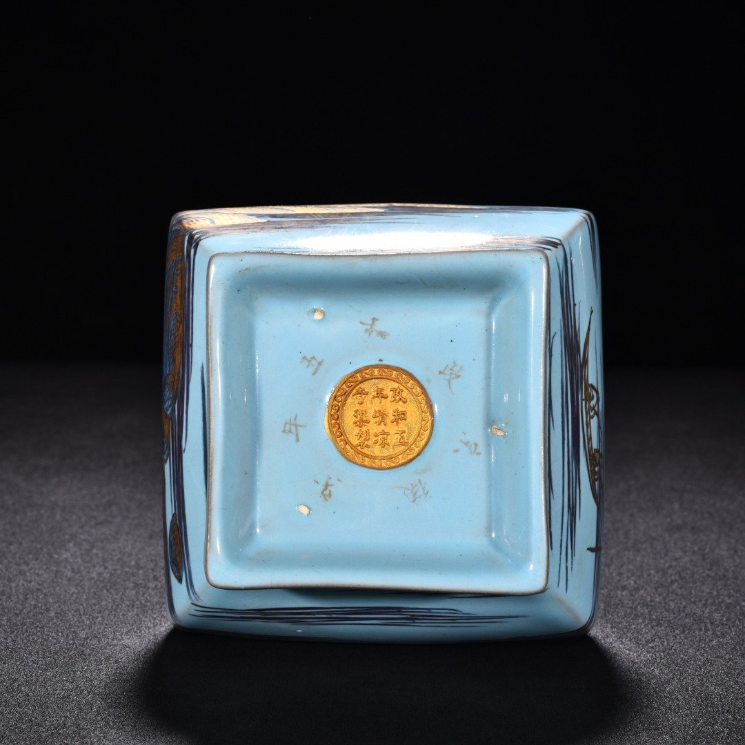 Song Dynasty Ru kilnsky blue glaze gold landscape pattern square statue