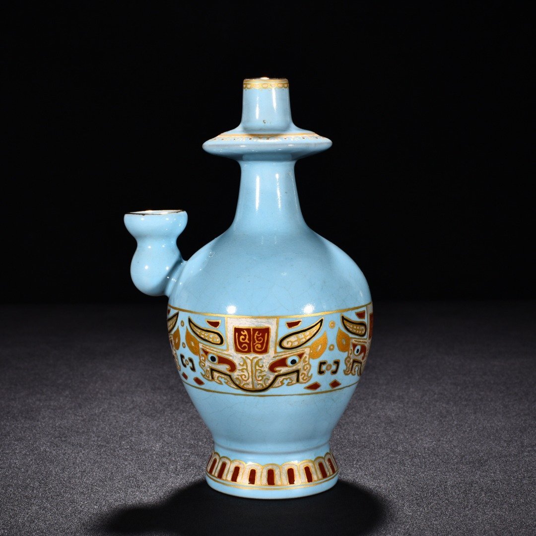 Song Dynasty Ru kilna sky-blue glaze with gold painted Taotie beast face pattern Pot