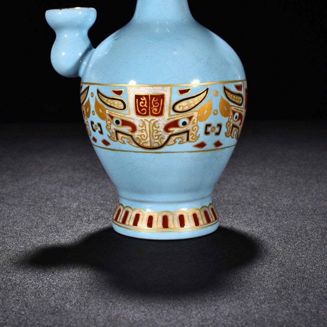 Song Dynasty Ru kilna sky-blue glaze with gold painted Taotie beast face pattern Pot