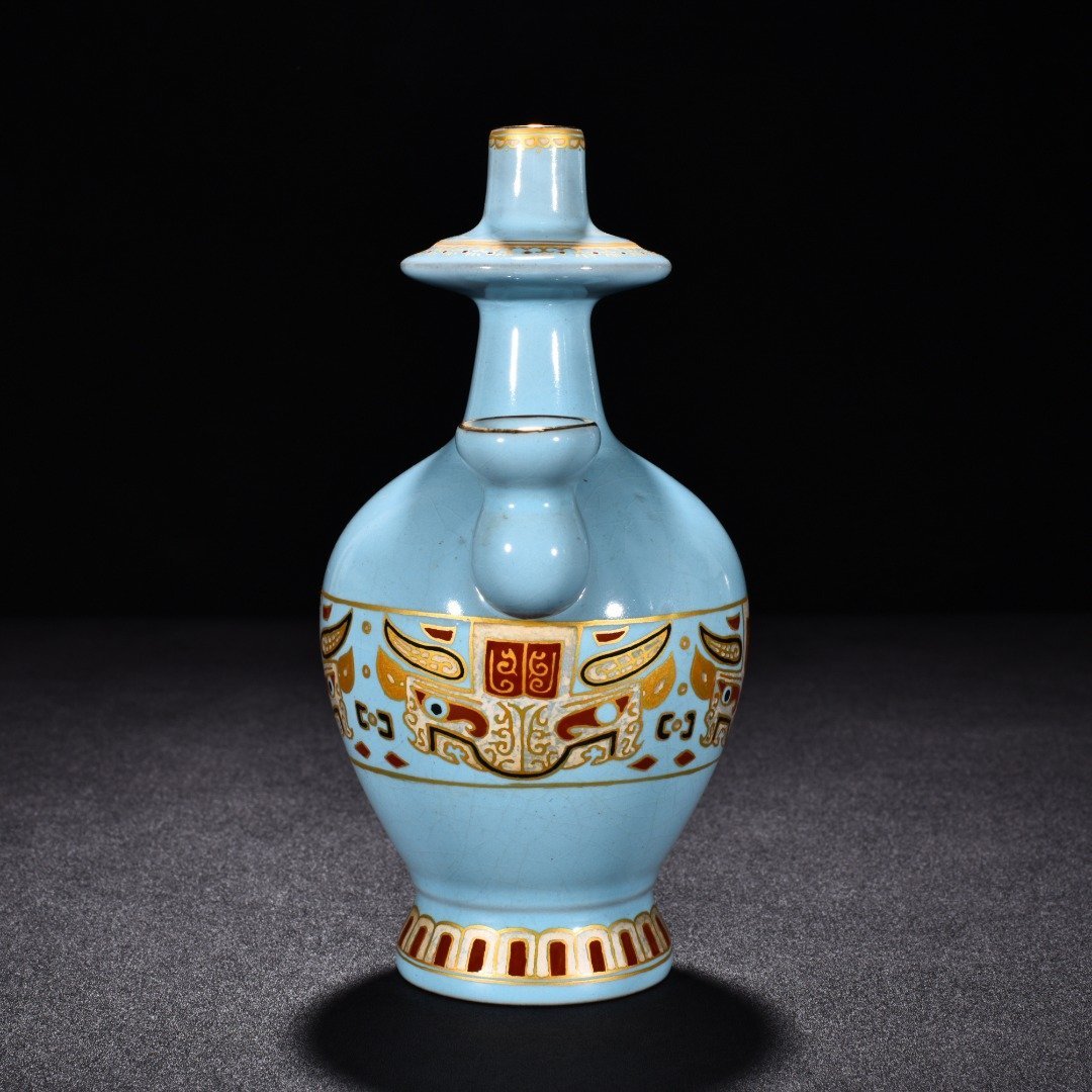 Song Dynasty Ru kilna sky-blue glaze with gold painted Taotie beast face pattern Pot