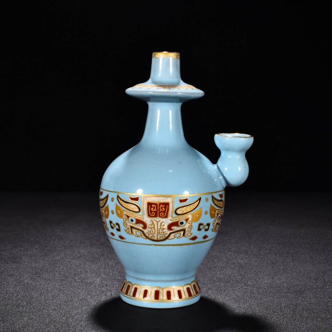Song Dynasty Ru kilna sky-blue glaze with gold painted Taotie beast face pattern Pot