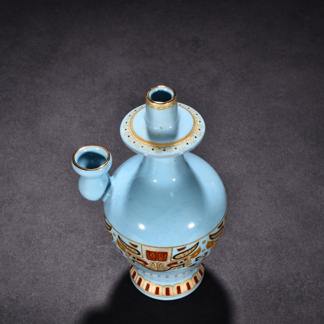 Song Dynasty Ru kilna sky-blue glaze with gold painted Taotie beast face pattern Pot