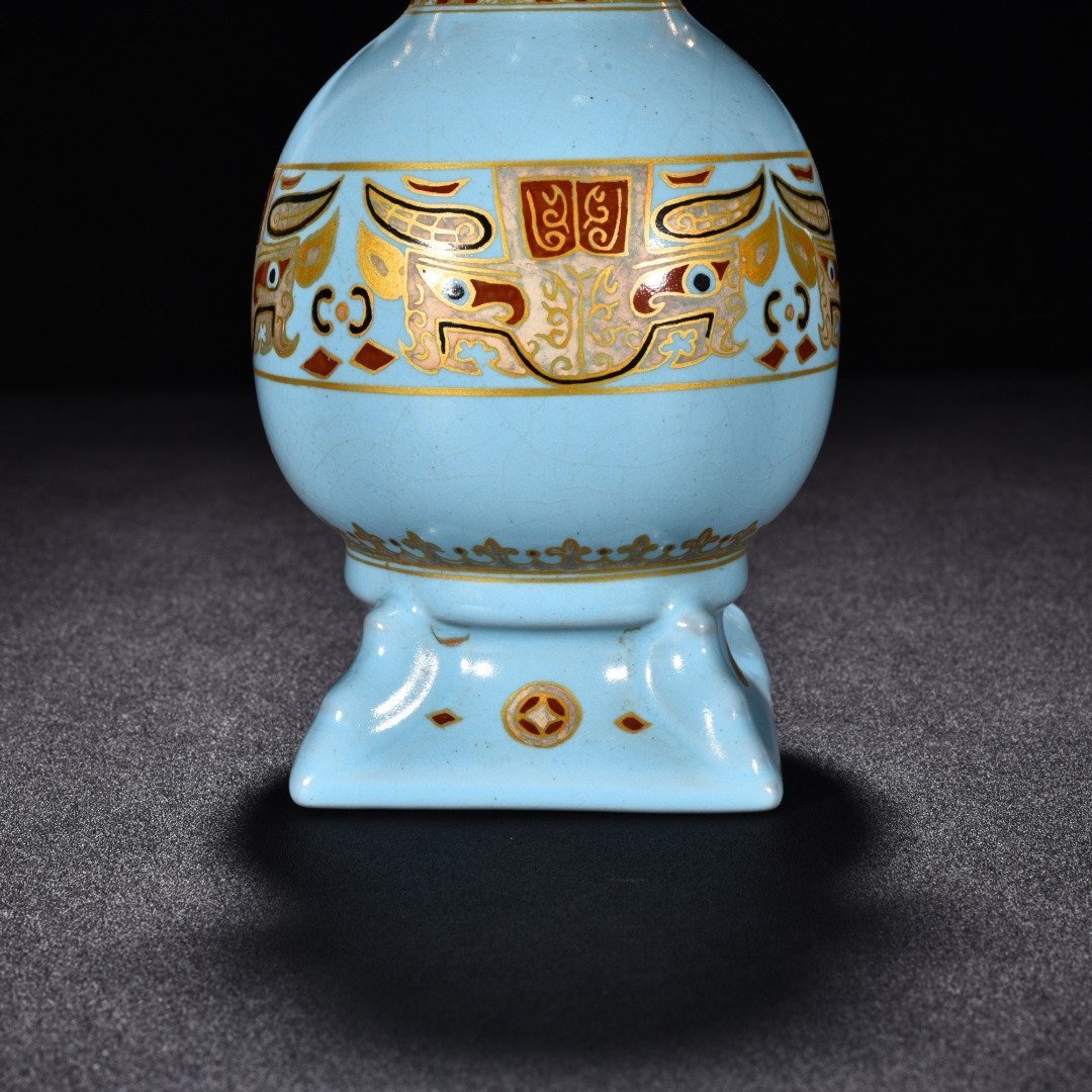 Song Dynasty Ru kilnsky blue glaze gold painted dragon ear vase