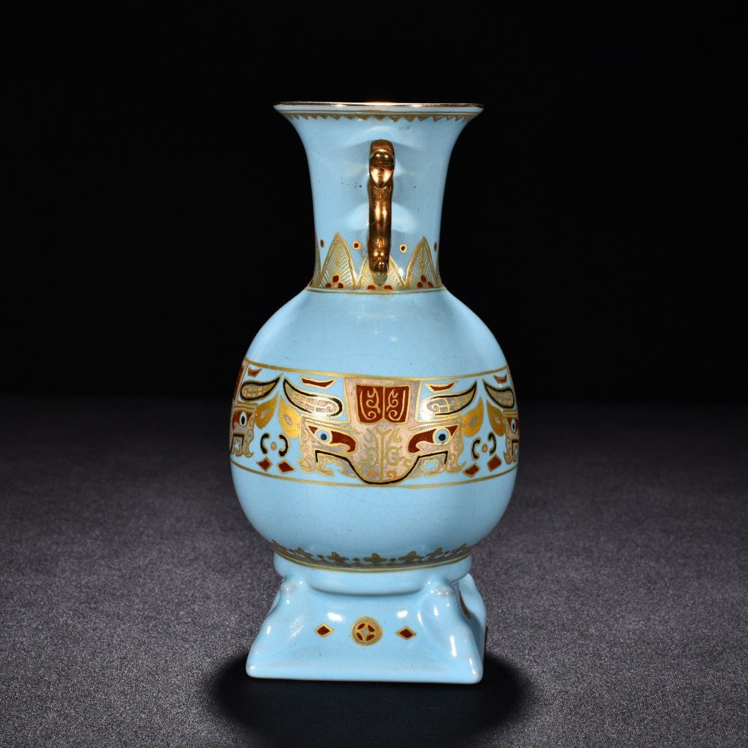 Song Dynasty Ru kilnsky blue glaze gold painted dragon ear vase