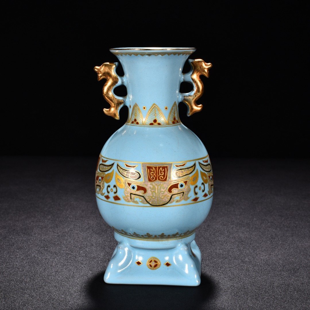 Song Dynasty Ru kilnsky blue glaze gold painted dragon ear vase