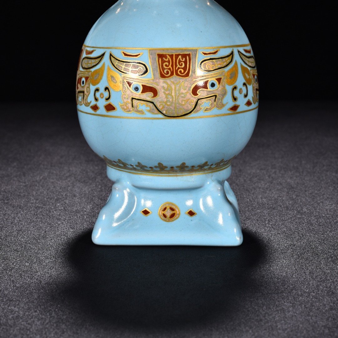Song Dynasty Ru kilnsky blue glaze gold painted dragon ear vase