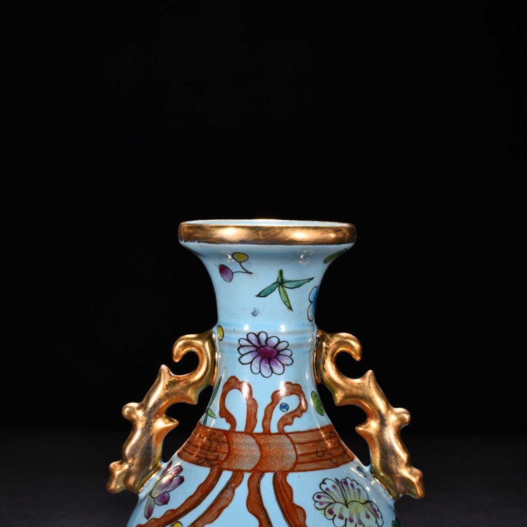 Song Dynasty Ru kiln sky blue glaze pastel gold flower pattern amphorae
